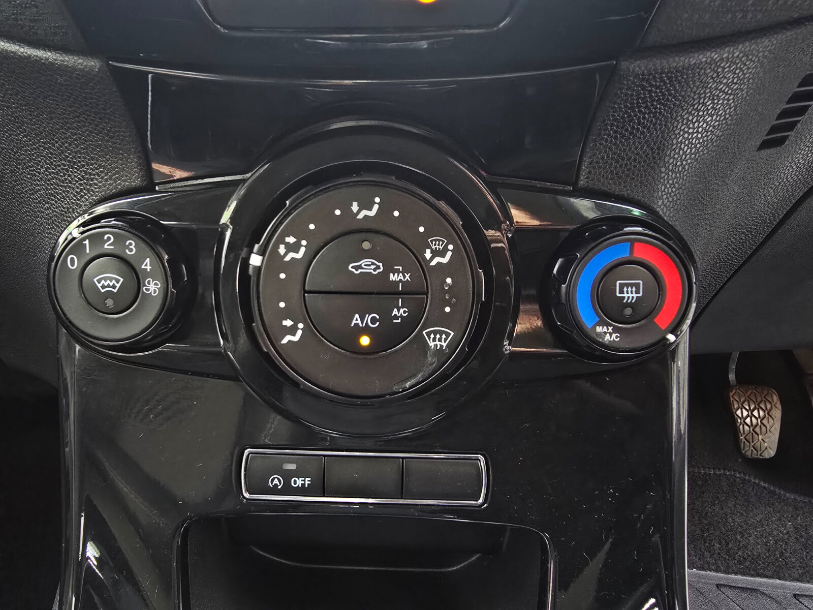 2014 Ford Fiesta 1.0 Petrol - Image 14