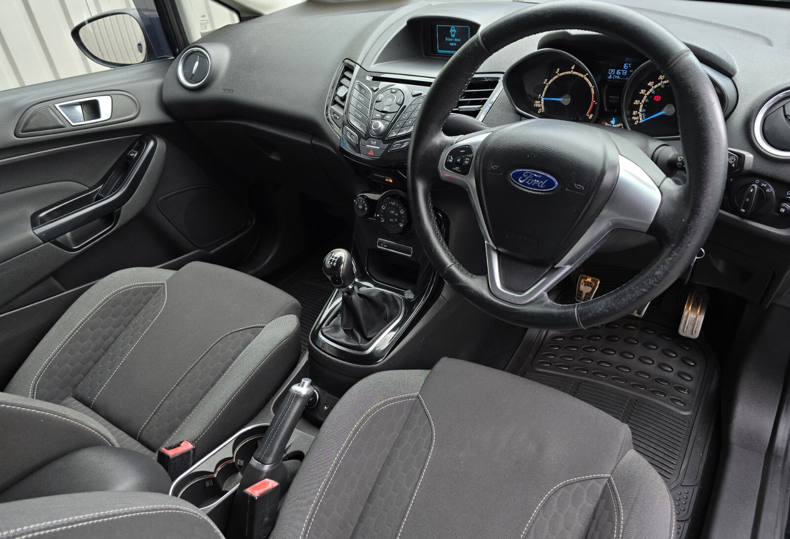 2015 Ford Fiesta Zetec-S 1.0 Petrol - Image 11