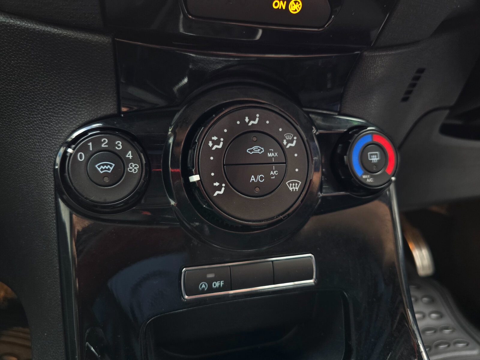 2015 Ford Fiesta Zetec-S 1.0 Petrol - Image 14