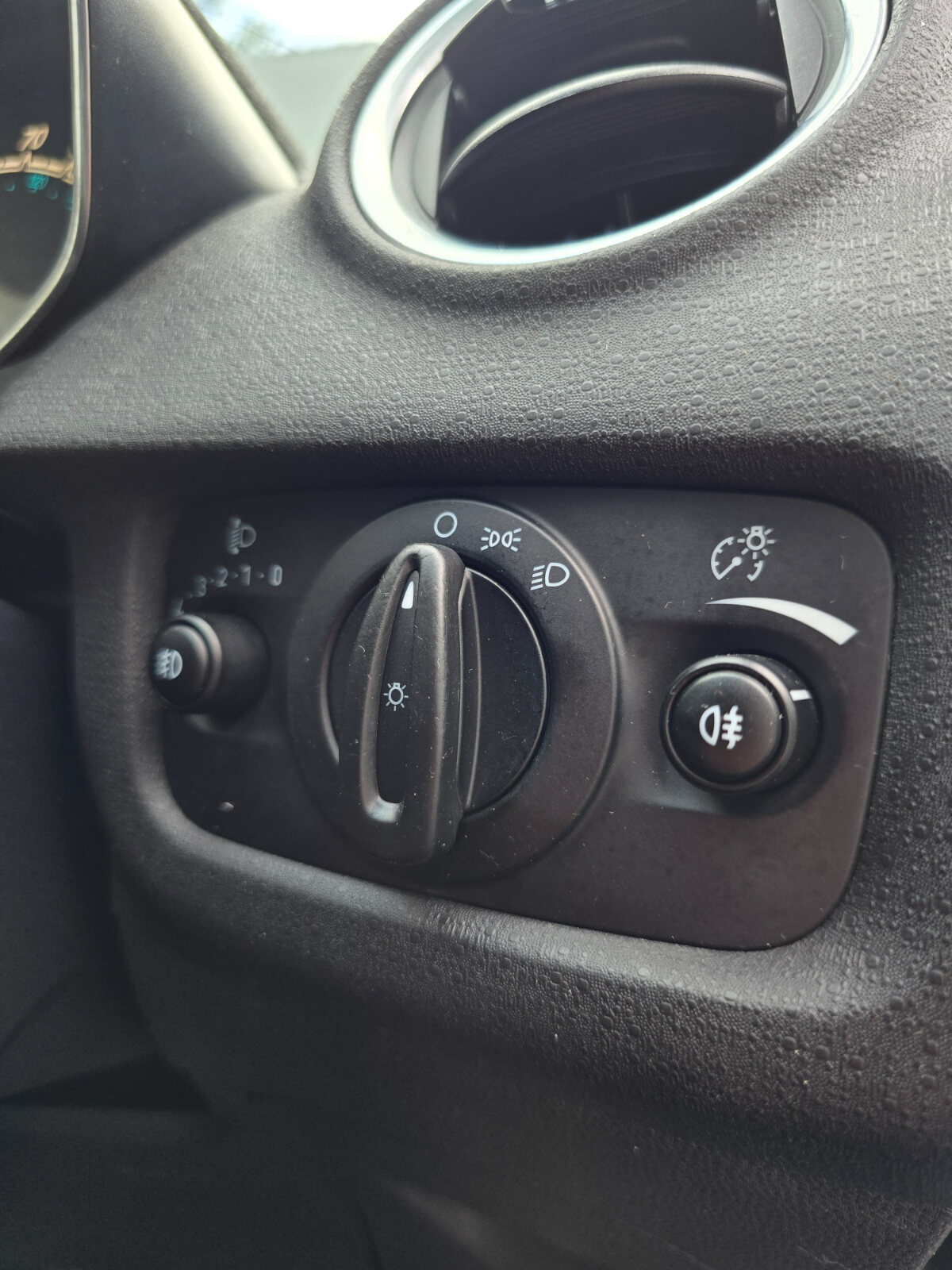 2015 Ford Fiesta Zetec-S 1.0 Petrol - Image 17