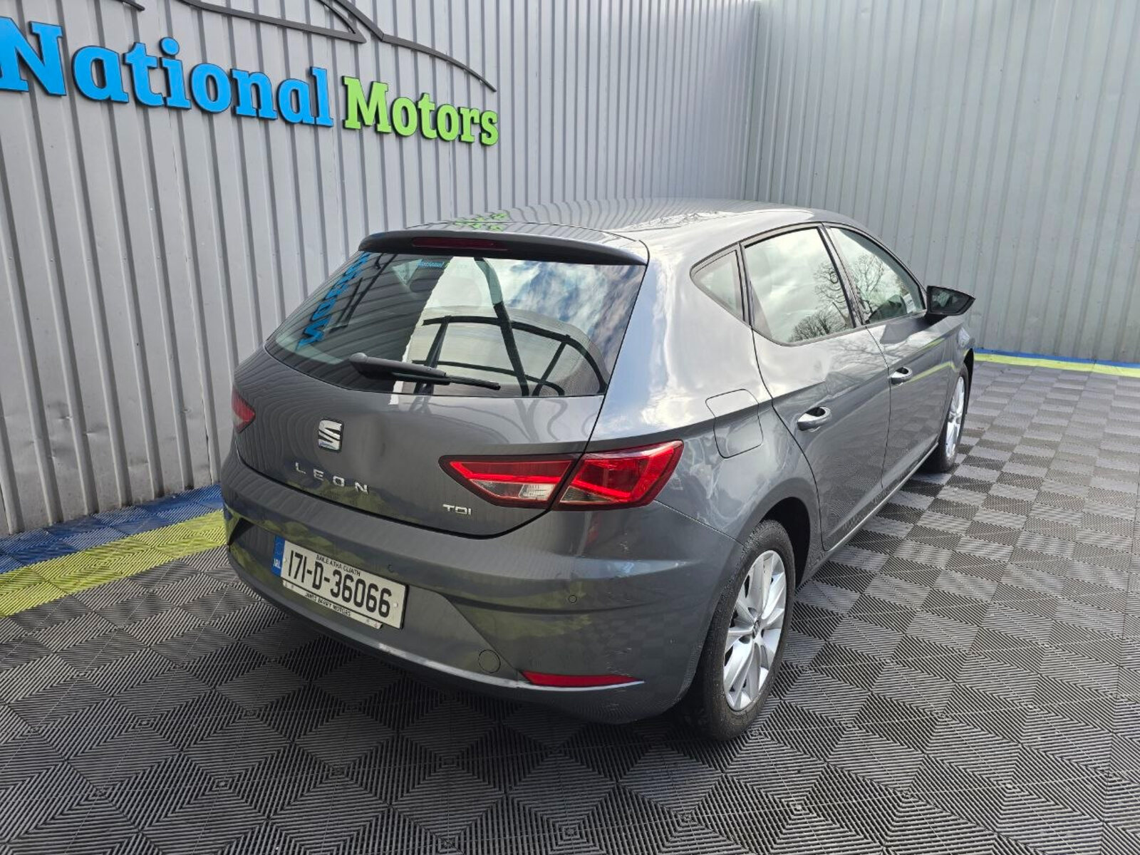 2017 SEAT Leon 1.6TDI DSG SE Automatic - Image 3