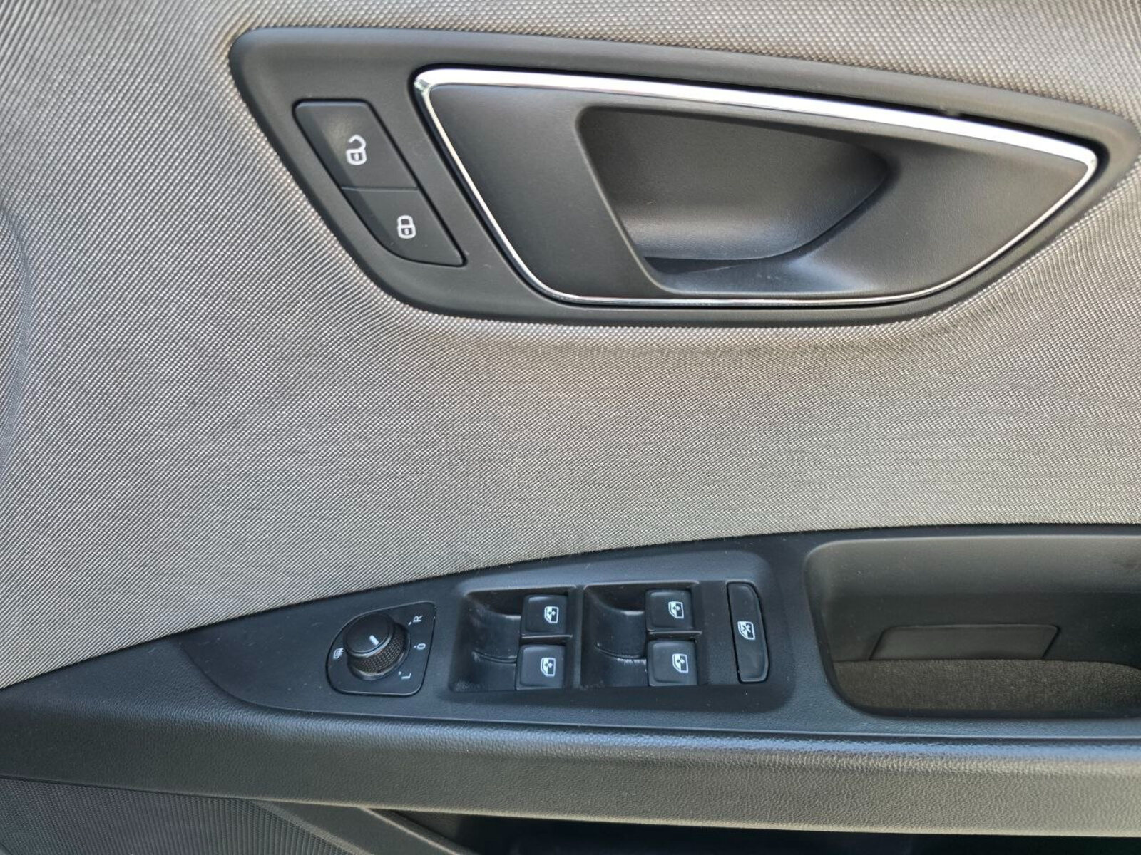 2017 SEAT Leon 1.6TDI DSG SE Automatic - Image 19