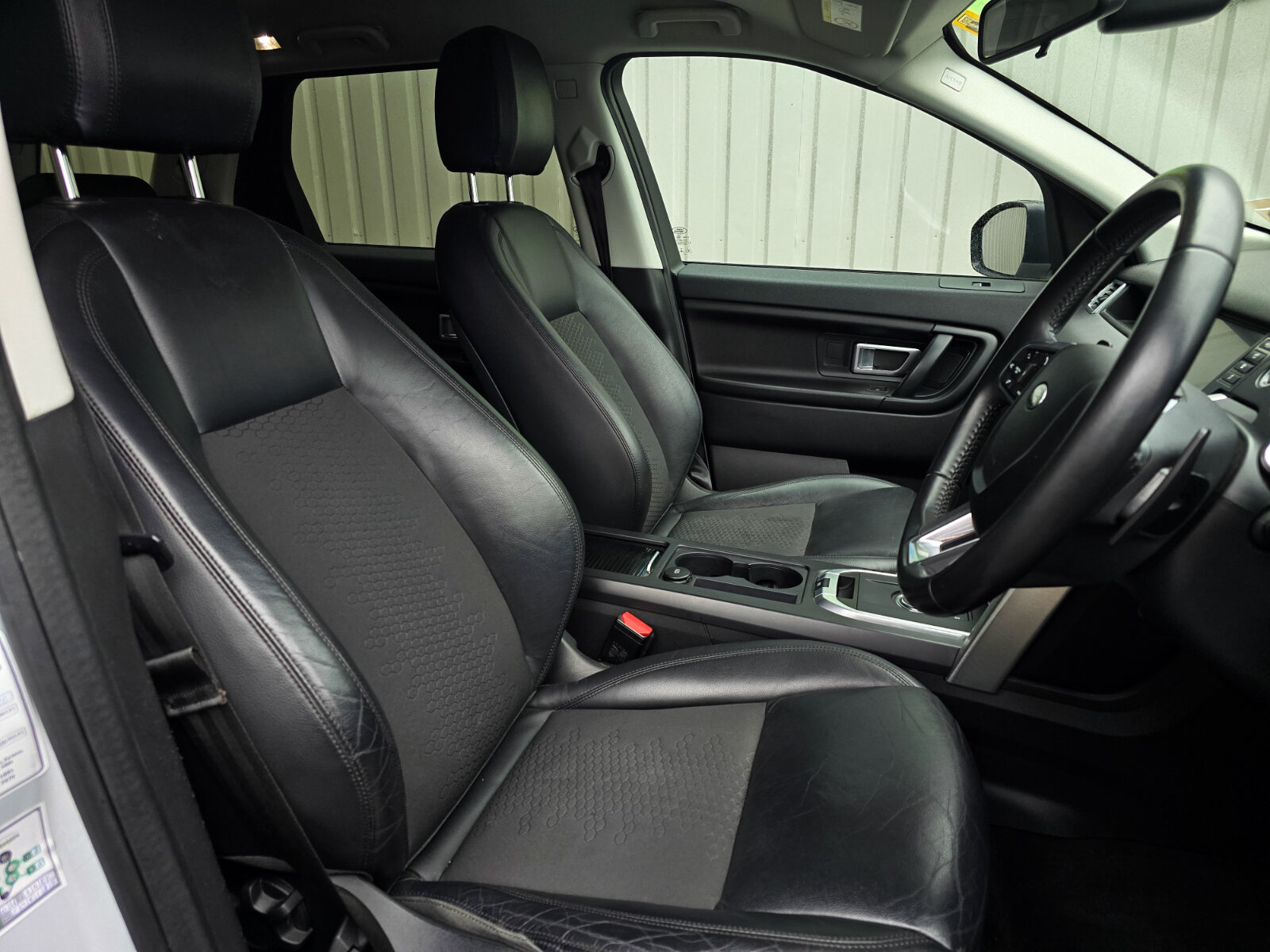 2017 Land Rover Discovery 2.0 4WD Automatic  7Seat - Image 10
