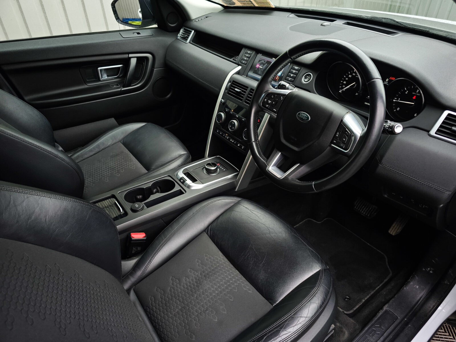 2017 Land Rover Discovery 2.0 4WD Automatic  7Seat - Image 11