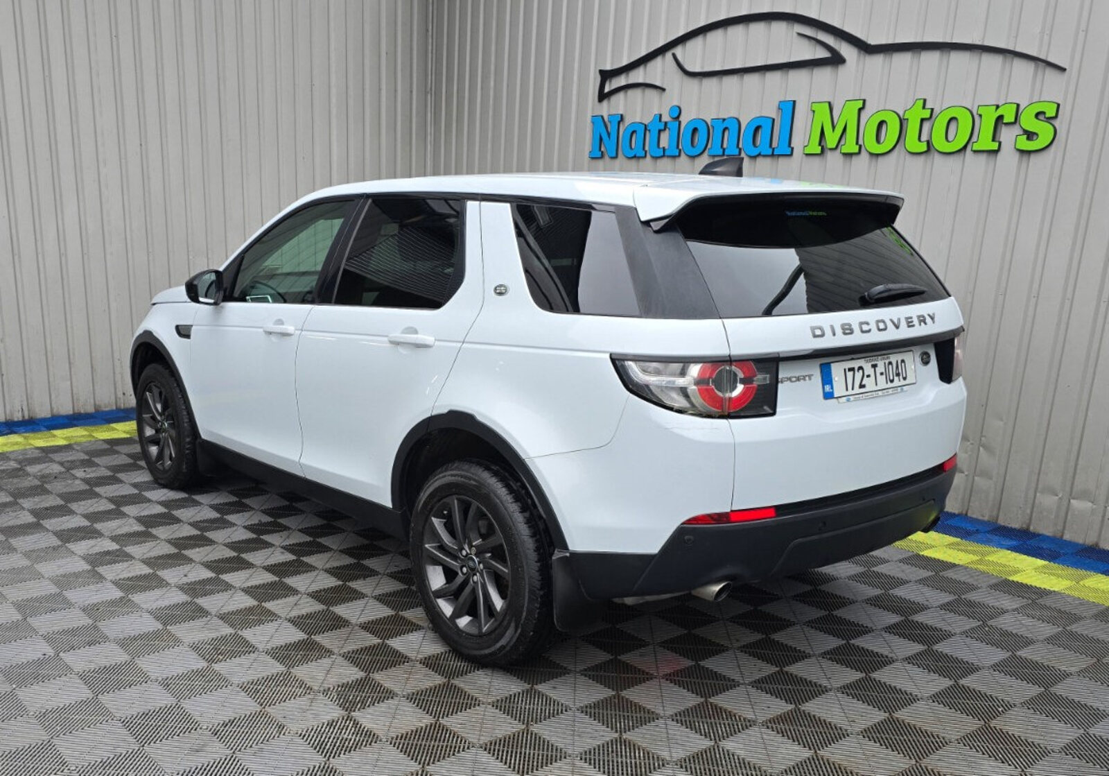 2017 Land Rover Discovery 2.0 4WD Automatic  7Seat - Image 5