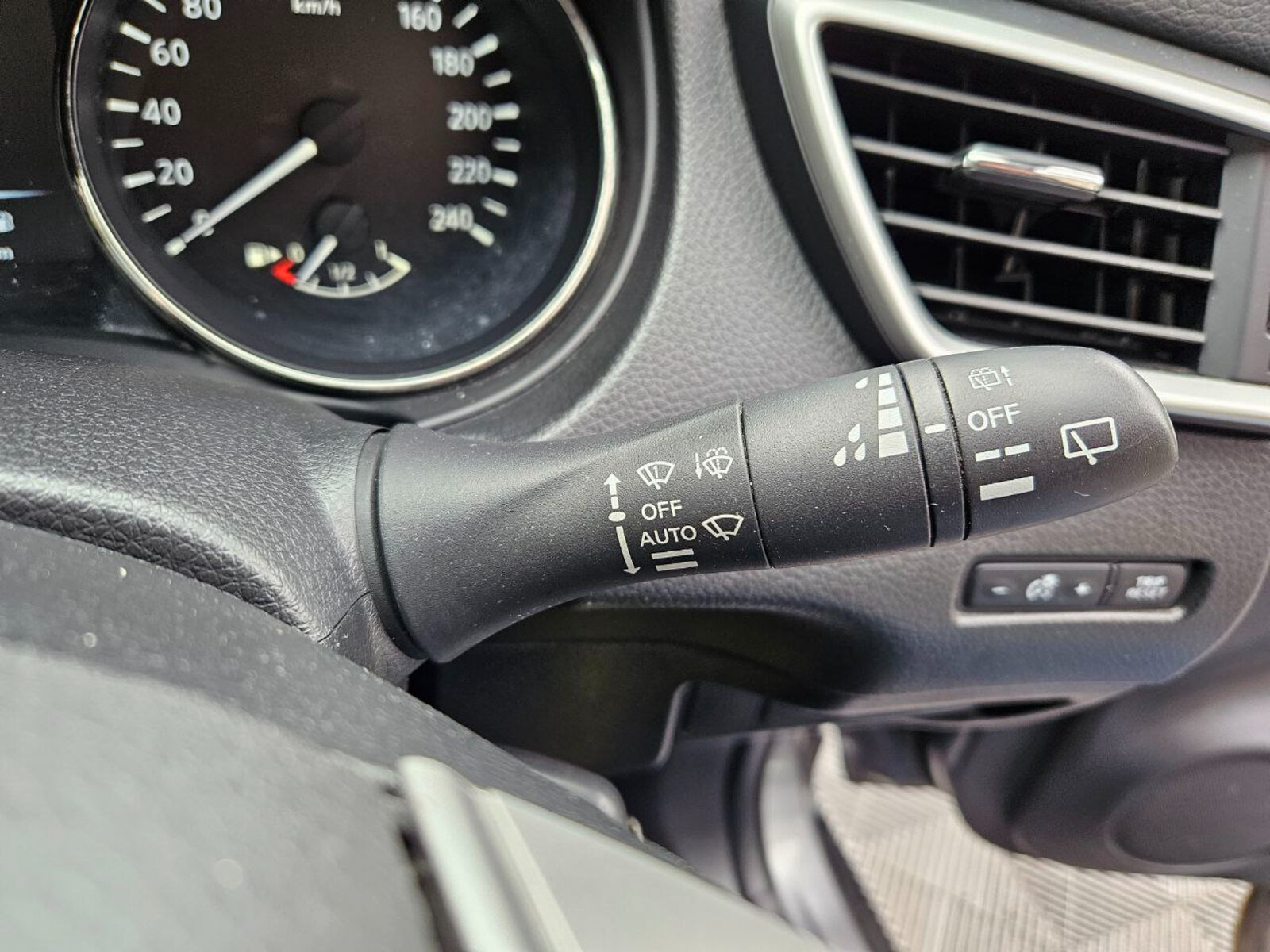 2017 Nissan X-Trail 1.6d SV 7 Seats - Image 20