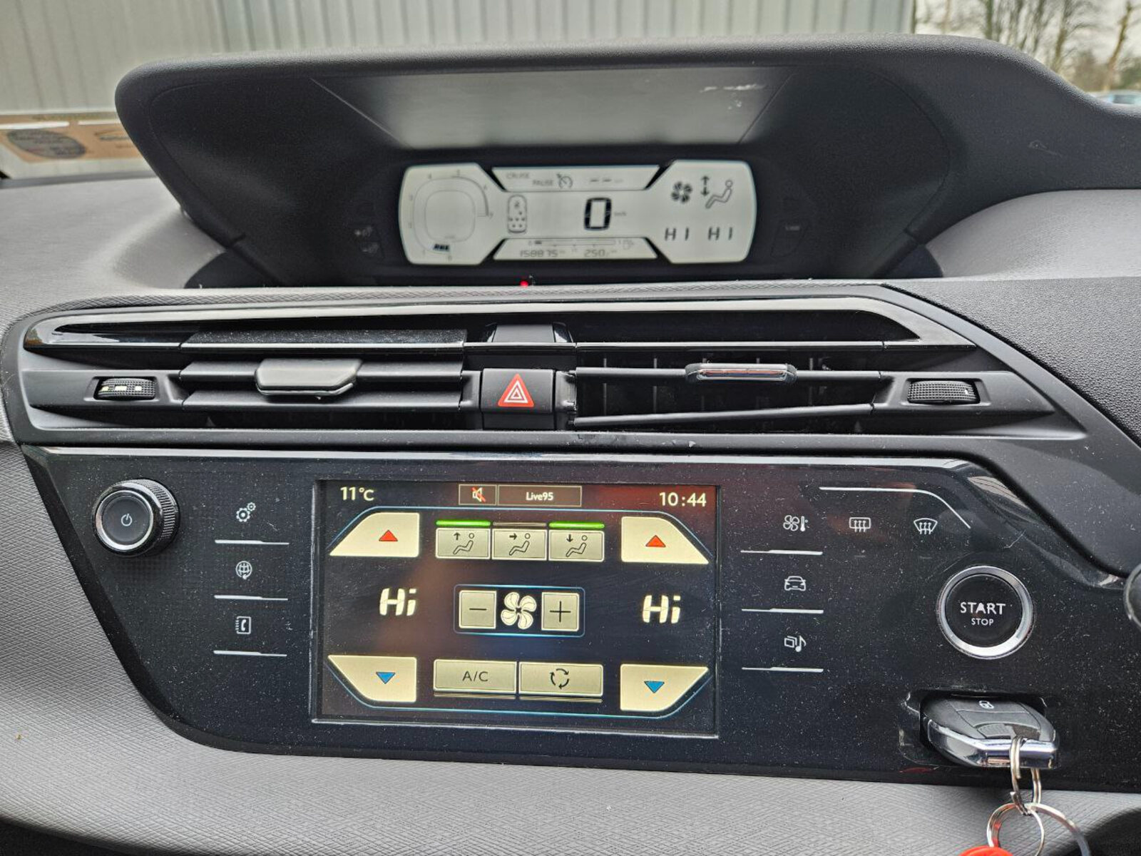 2016 Citroen C4 1.6 HDi Connected Special Edition - Image 13