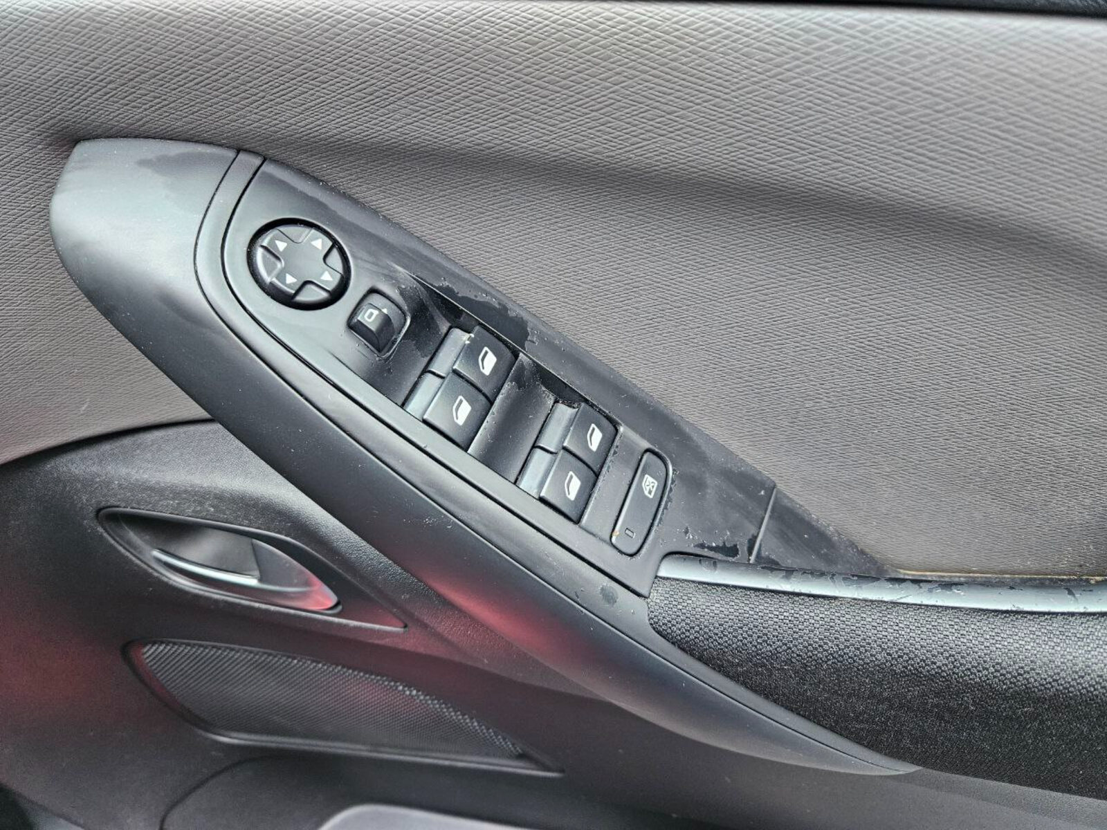 2016 Citroen C4 1.6 HDi Connected Special Edition - Image 17