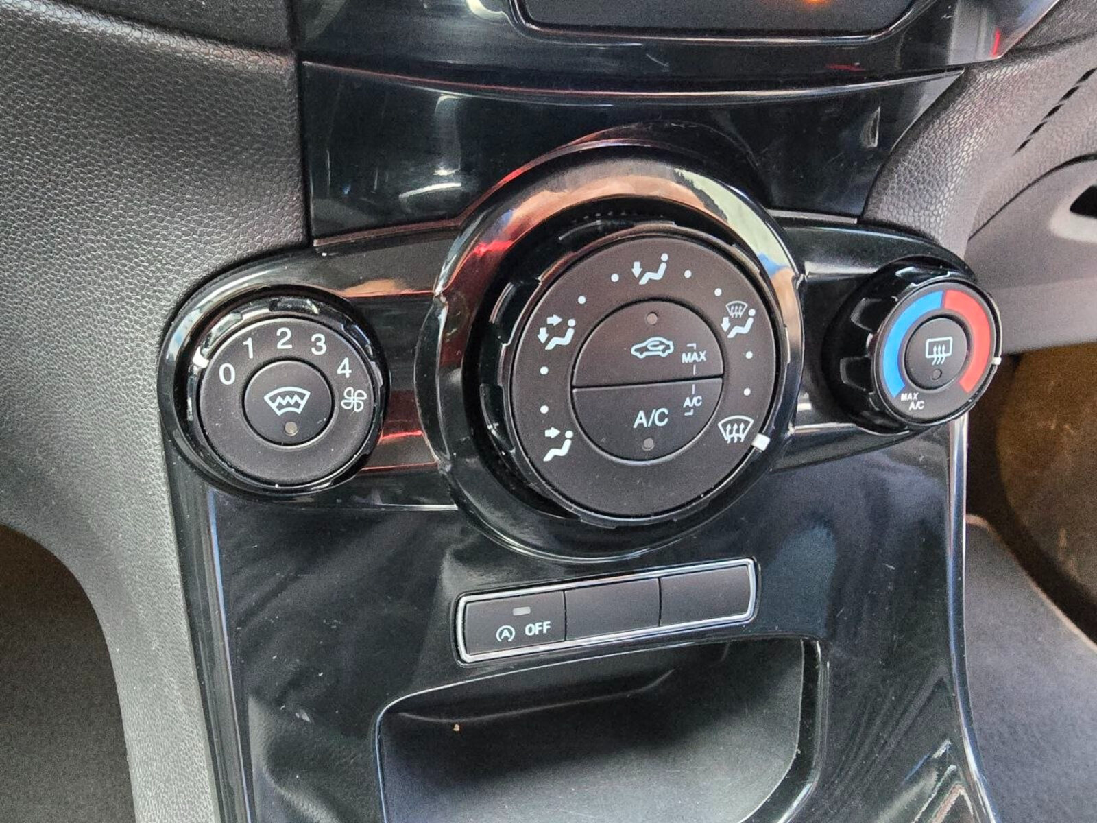 2014 Ford Fiesta 1.0 Petrol - Image 16