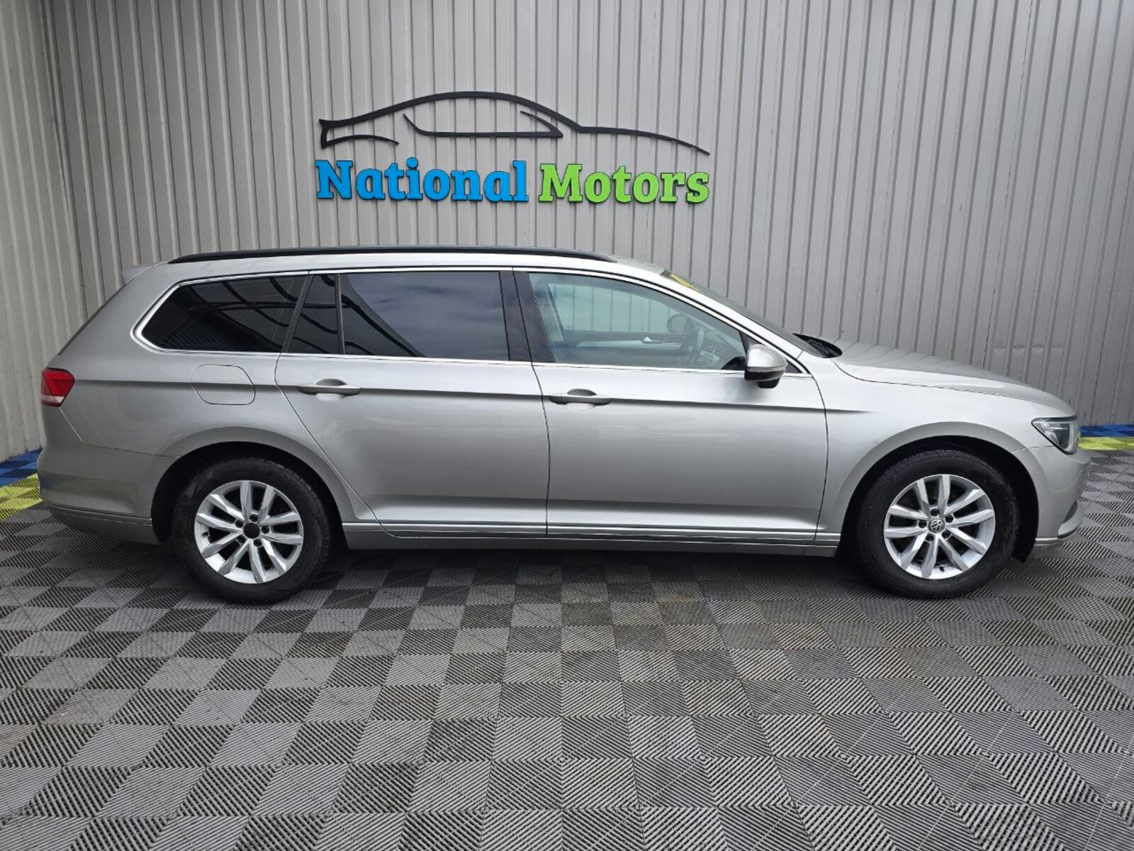 2015 Volkswagen Passat 1.6 TDI Comfortline - Image 2