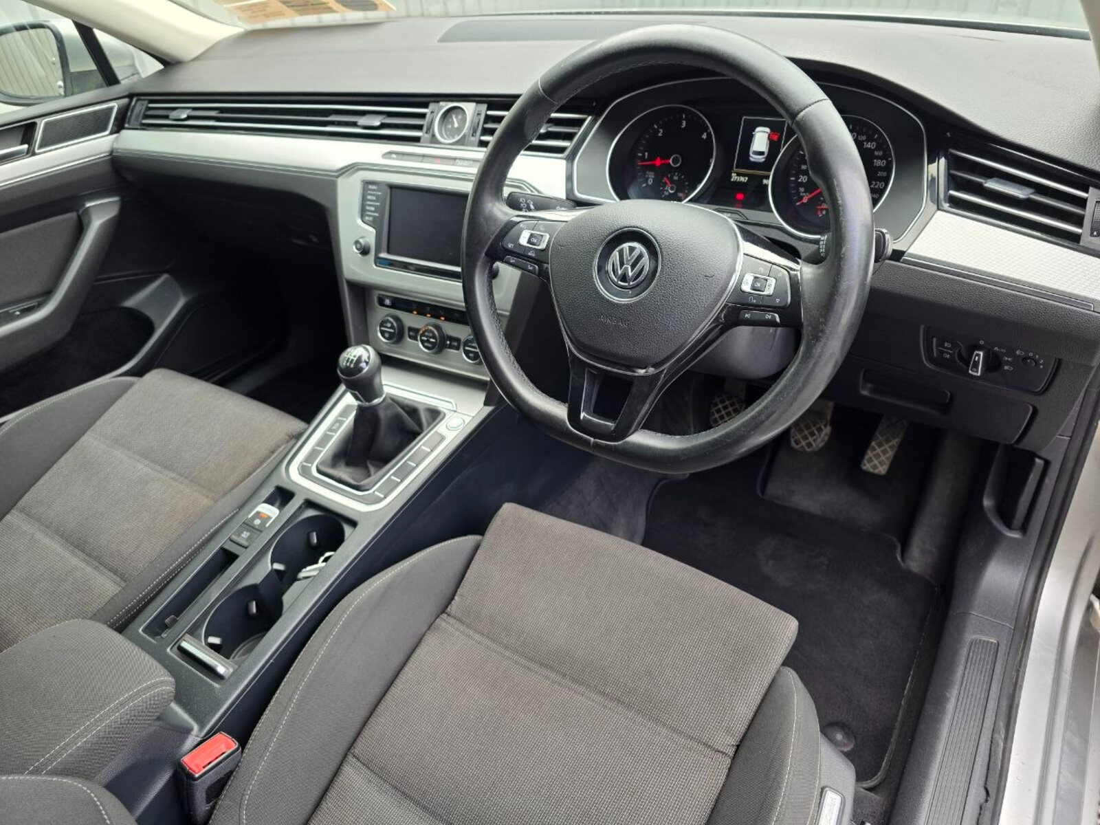 2015 Volkswagen Passat 1.6 TDI Comfortline - Image 11