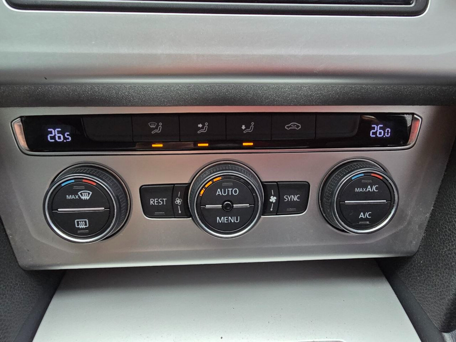 2015 Volkswagen Passat 1.6 TDI Comfortline - Image 16