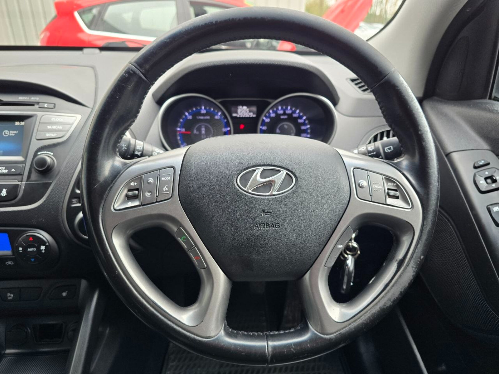 2014 Hyundai ix35 1.7 Diesel Executive - Image 12