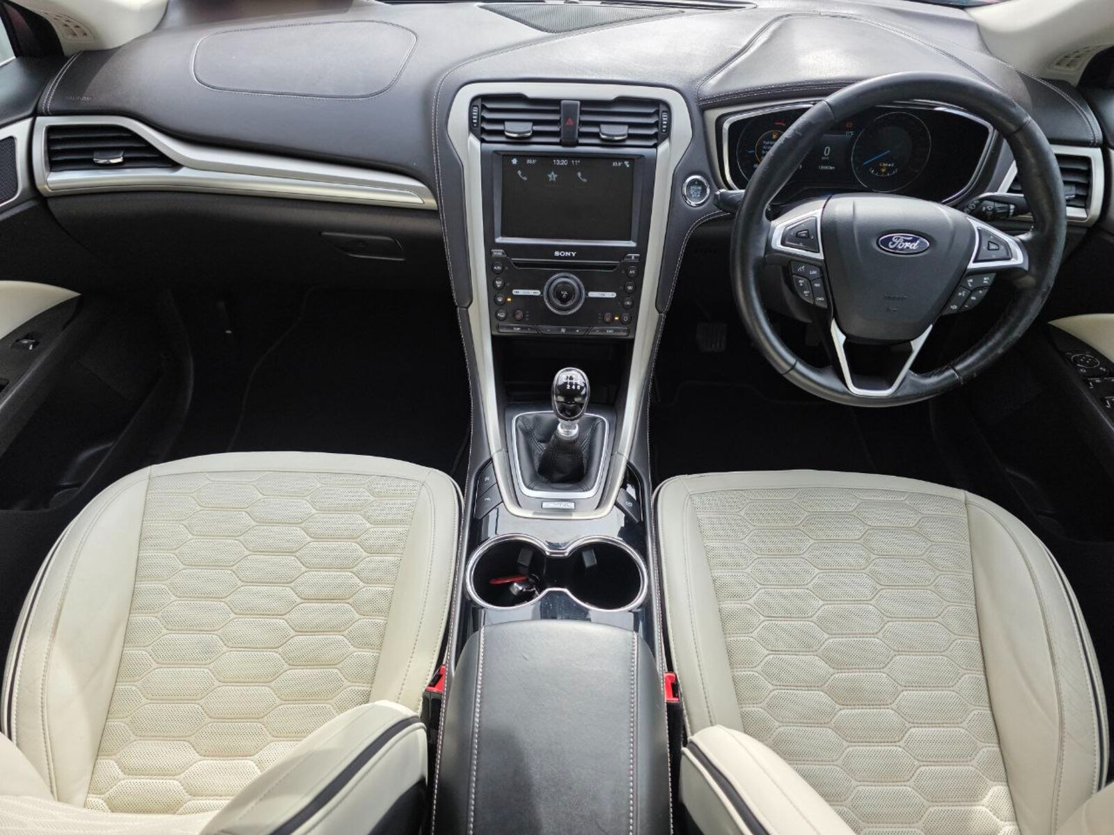 2018 Ford Mondeo Vignale 2.0 AWD - Image 11