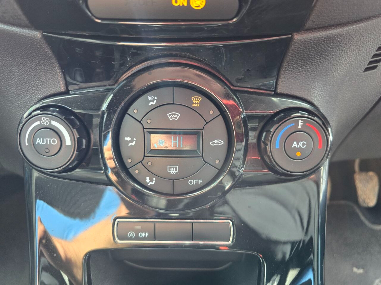 2015 Ford Fiesta TITANIUM 1.0 Petrol - Image 14