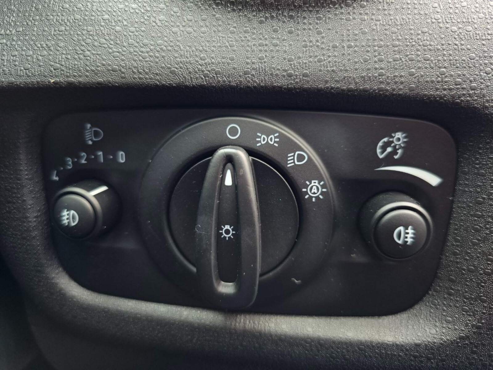 2015 Ford Fiesta TITANIUM 1.0 Petrol - Image 17