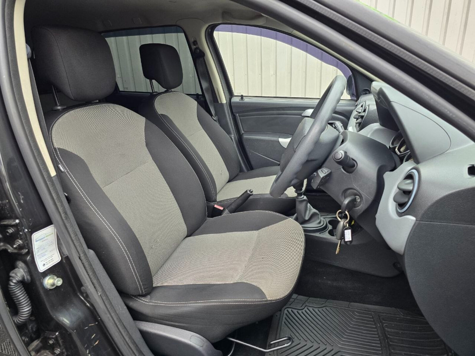 2015 Dacia Duster 1.5 dCi ALTERNATIVE - Image 10