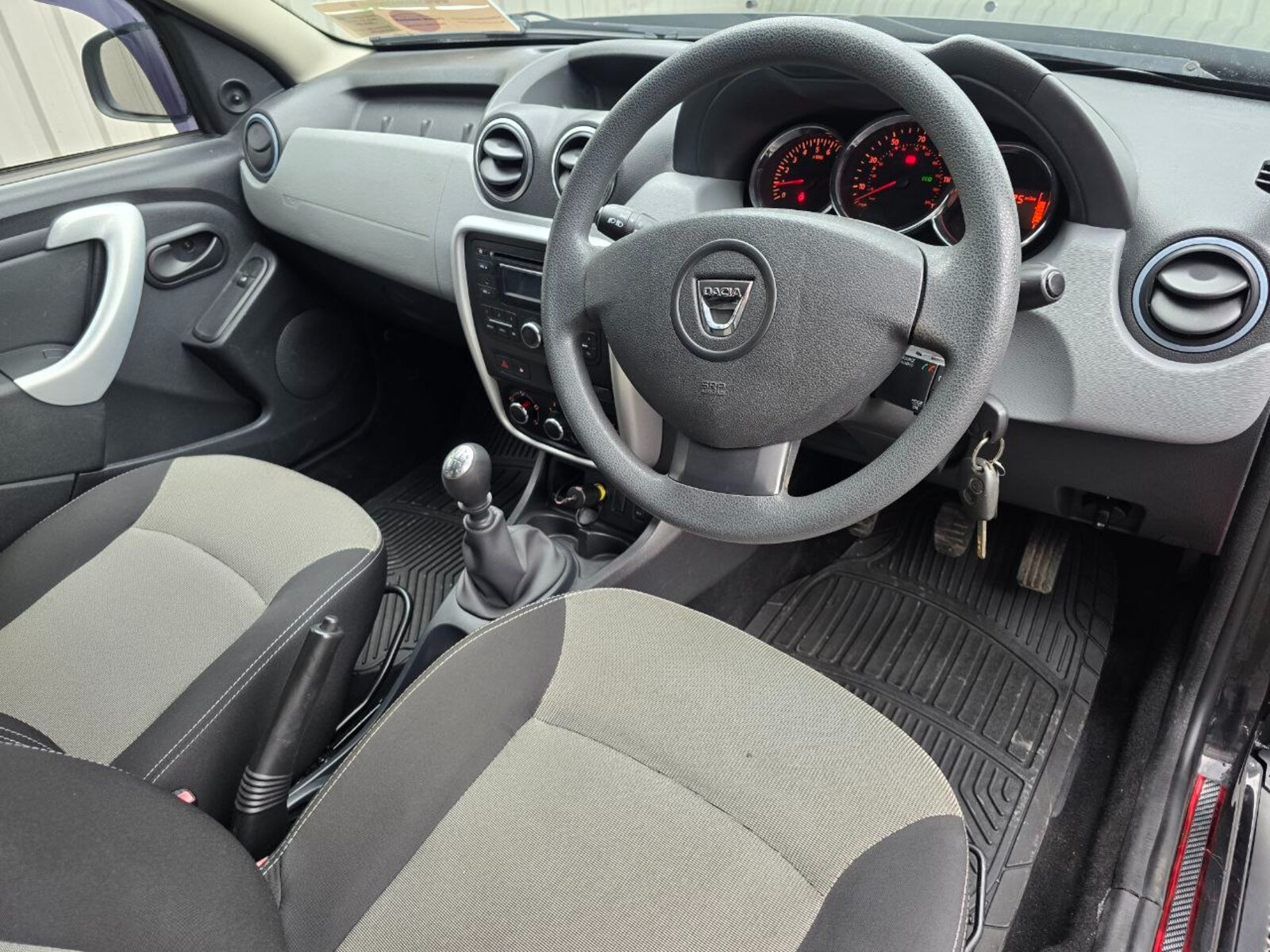 2015 Dacia Duster 1.5 dCi ALTERNATIVE - Image 11