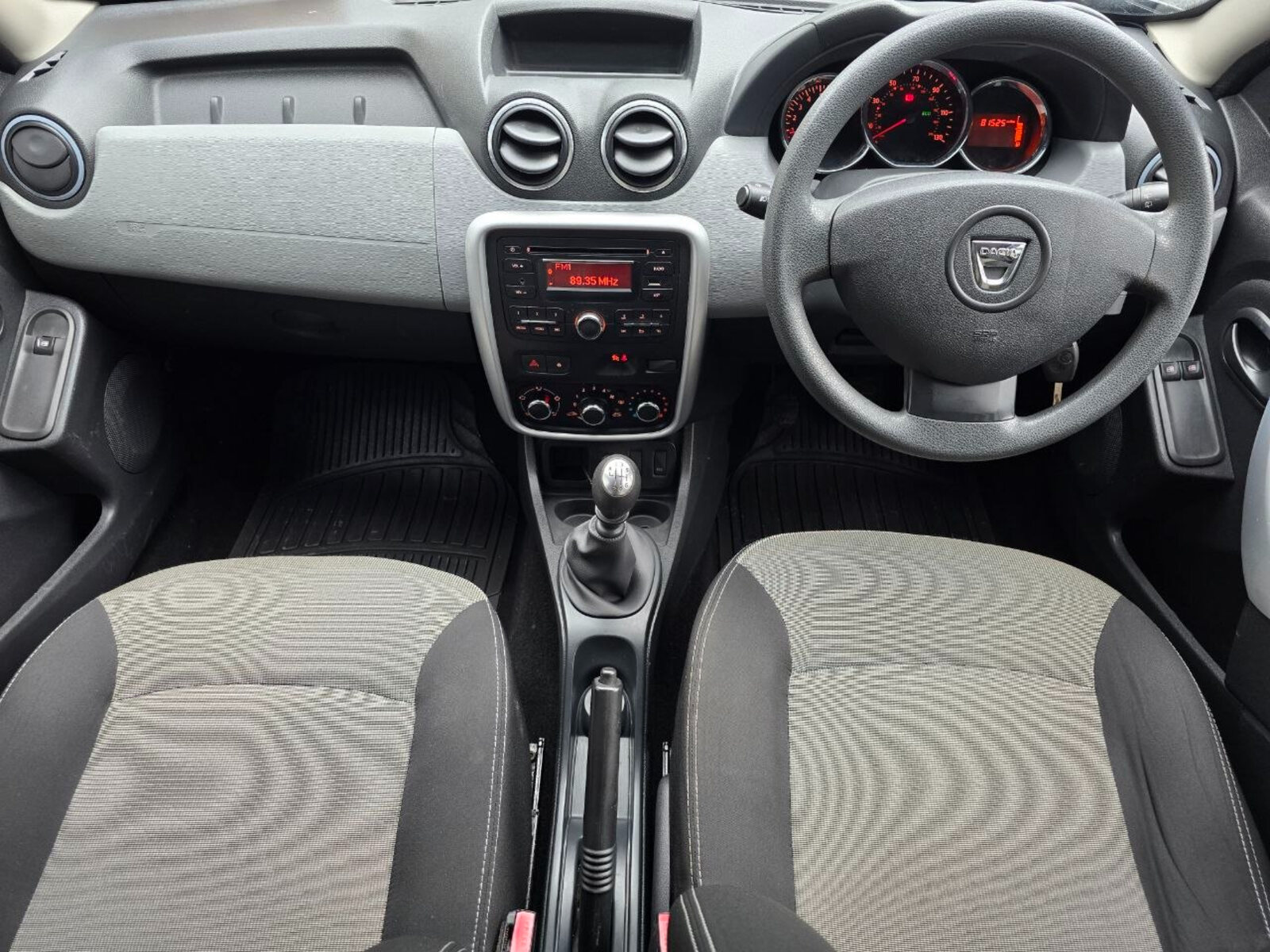 2015 Dacia Duster 1.5 dCi ALTERNATIVE - Image 12