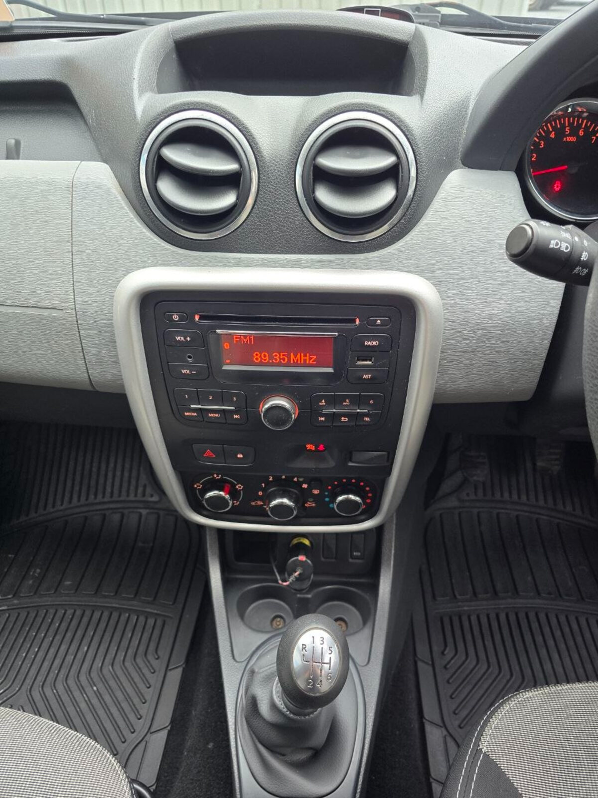 2015 Dacia Duster 1.5 dCi ALTERNATIVE - Image 13