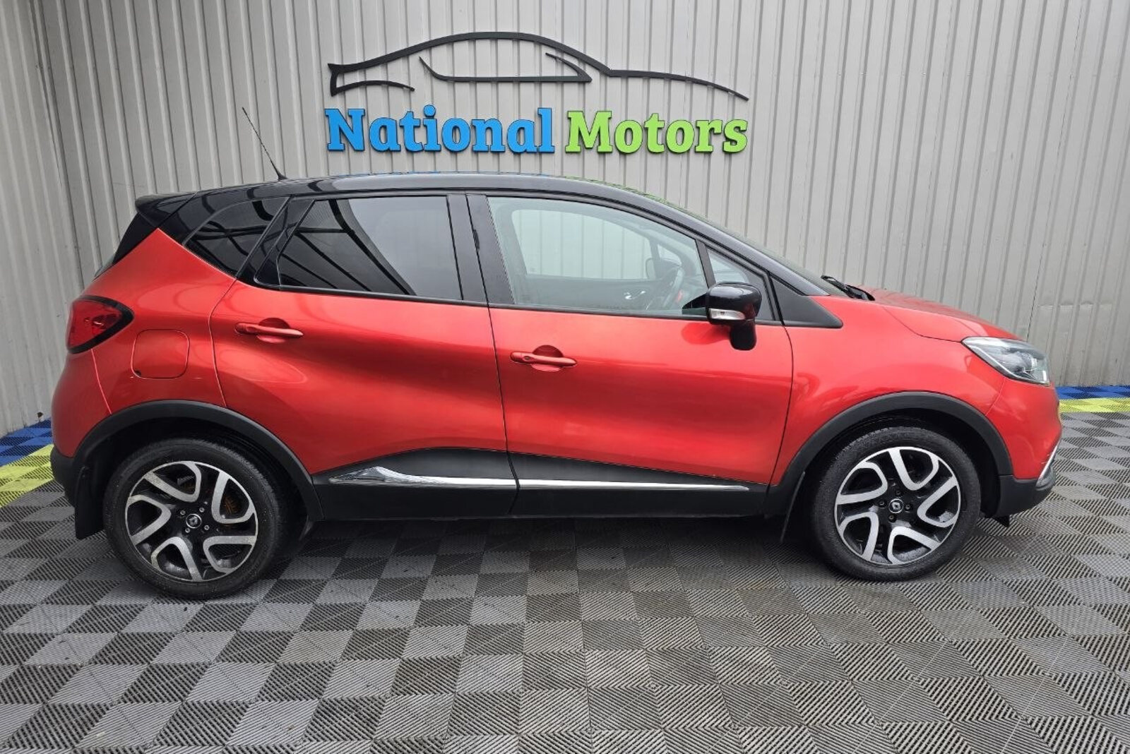 2017 Renault Captur dCi SIGNATURE X NAV - Image 2