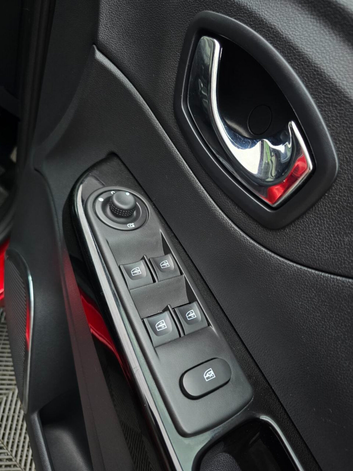 2017 Renault Captur dCi SIGNATURE X NAV - Image 19