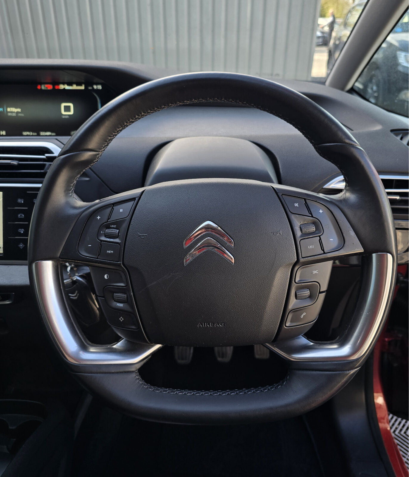 2014 Citroen C4 1.6 e-HDi Exclusive 7 Seater - Image 17