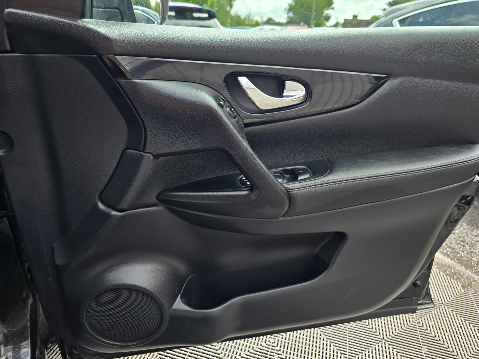 2014 Nissan Qashqai 1.5 DSL SV - Image 15