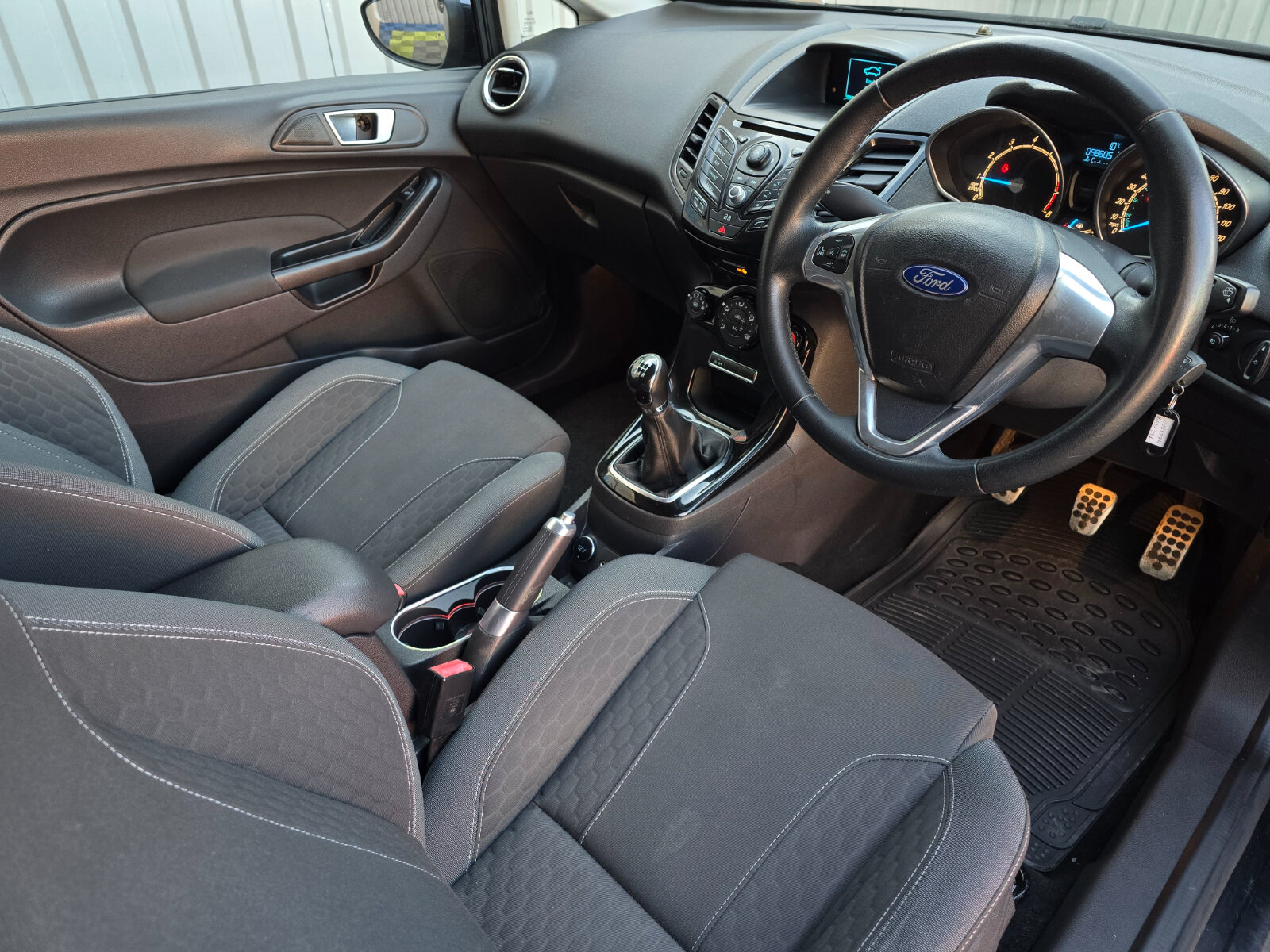 2013 Ford Fiesta ZETEC-S 1.0 Petrol - Image 11