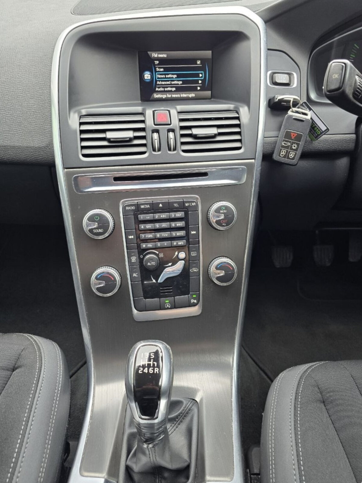2014 Volvo XC60 2.0 D4 FWD SE - Image 13