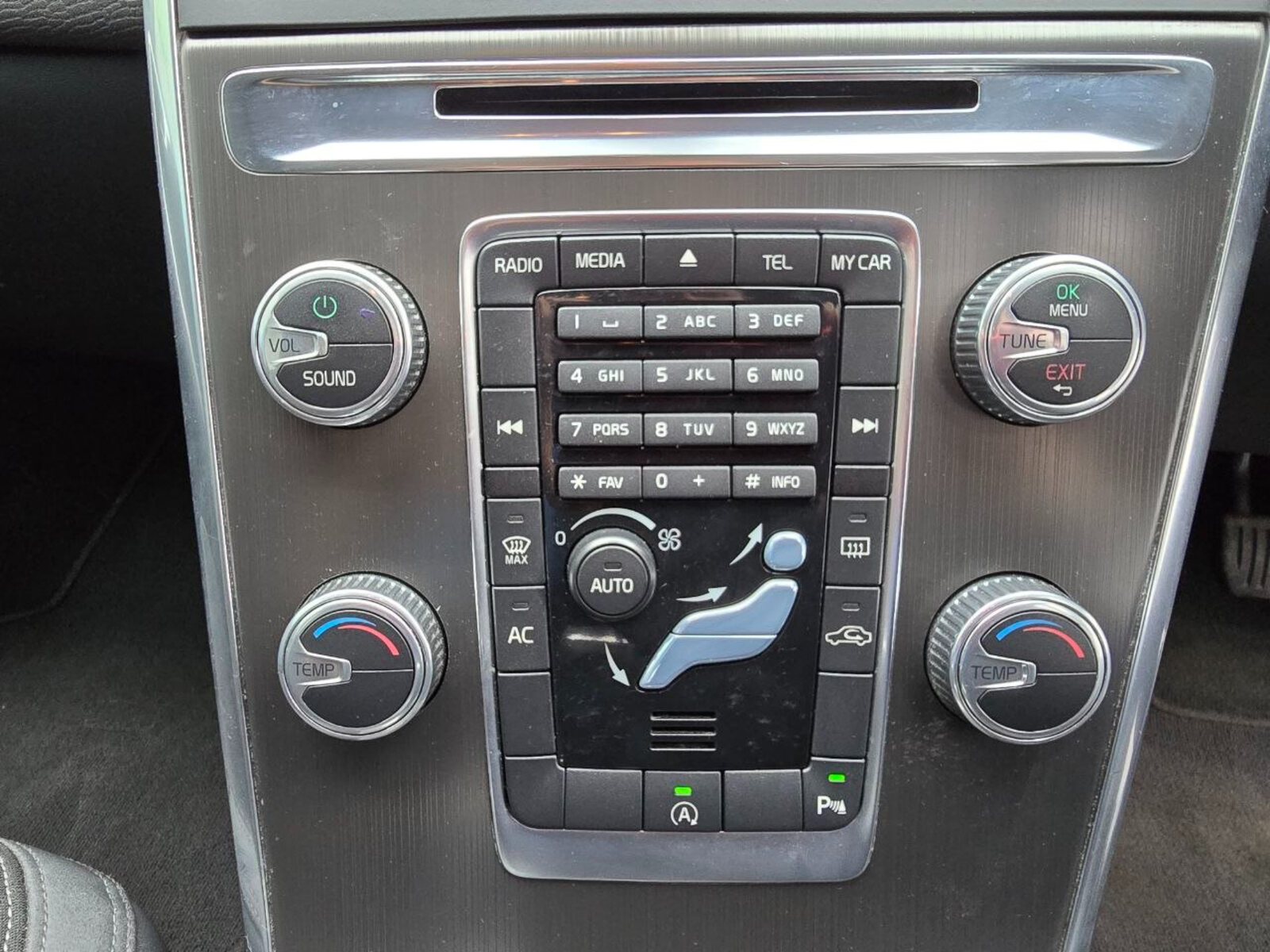 2014 Volvo XC60 2.0 D4 FWD SE - Image 14