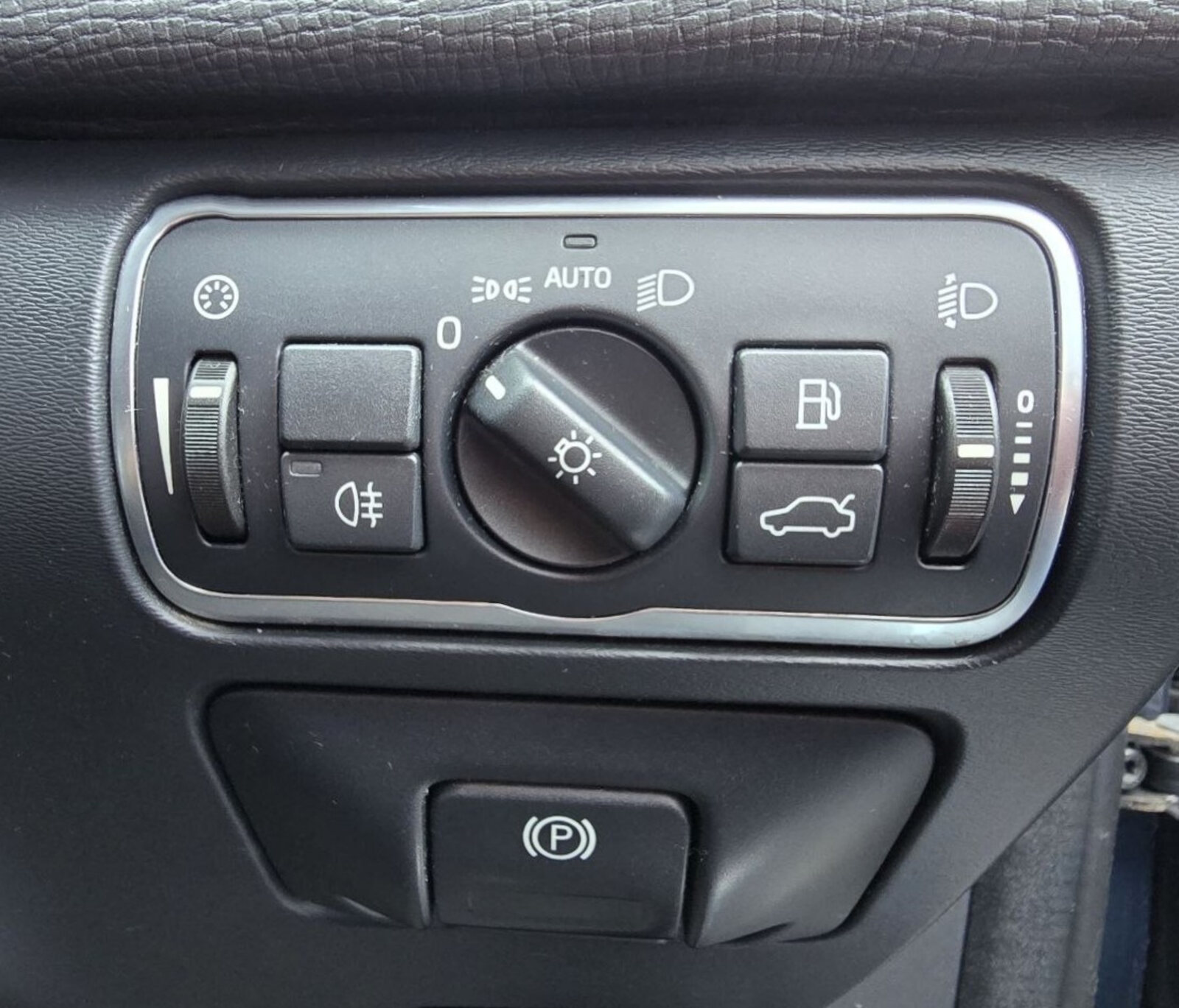 2014 Volvo XC60 2.0 D4 FWD SE - Image 17
