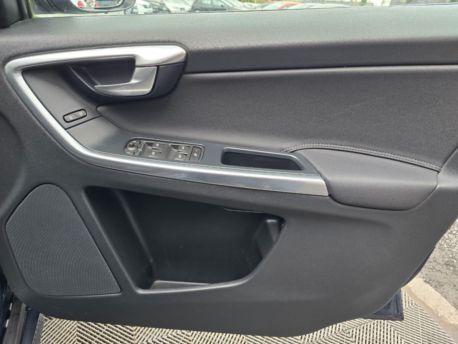 2014 Volvo XC60 2.0 D4 FWD SE - Image 18
