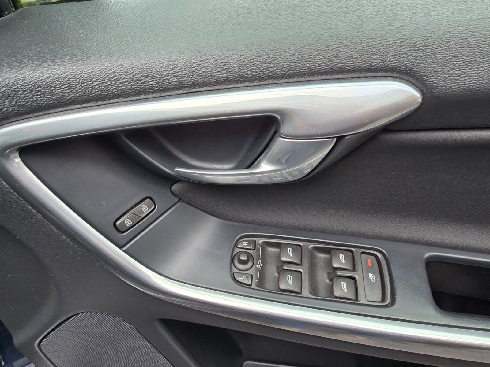2014 Volvo XC60 2.0 D4 FWD SE - Image 19