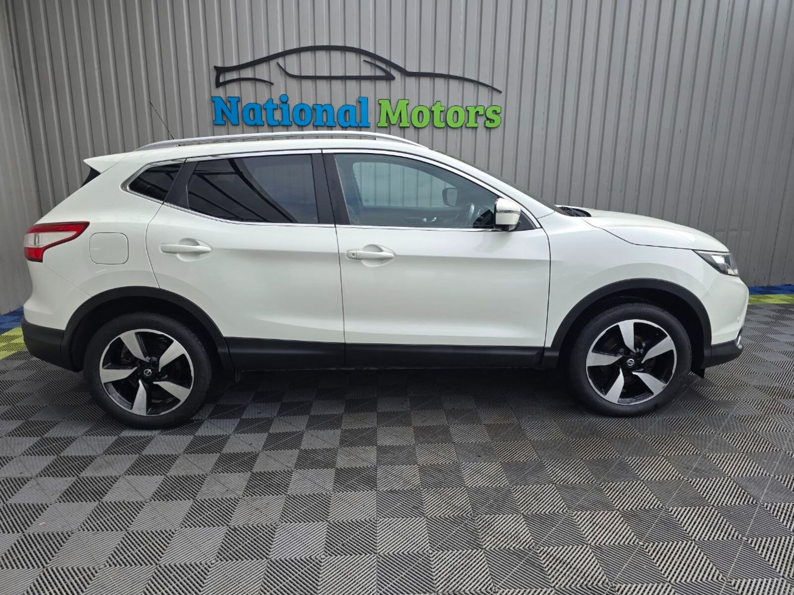 2017 Nissan Qashqai 1.5 DSL SV - Image 2