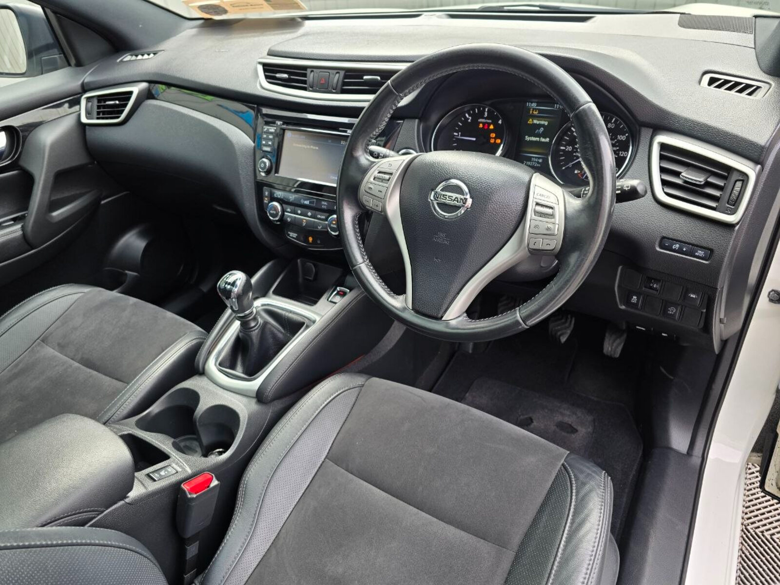 2017 Nissan Qashqai 1.5 DSL SV - Image 11