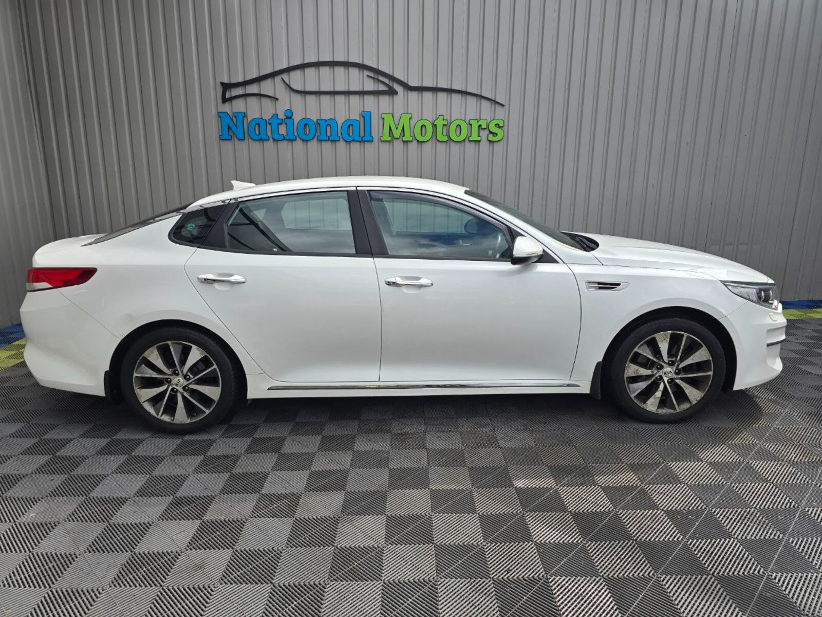 2016 Kia Optima 1.7 D Platinum - Image 2