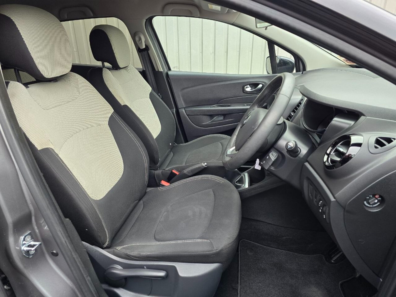 2019 Renault Captur 1.5 dCi 90 ICONIC - Image 10