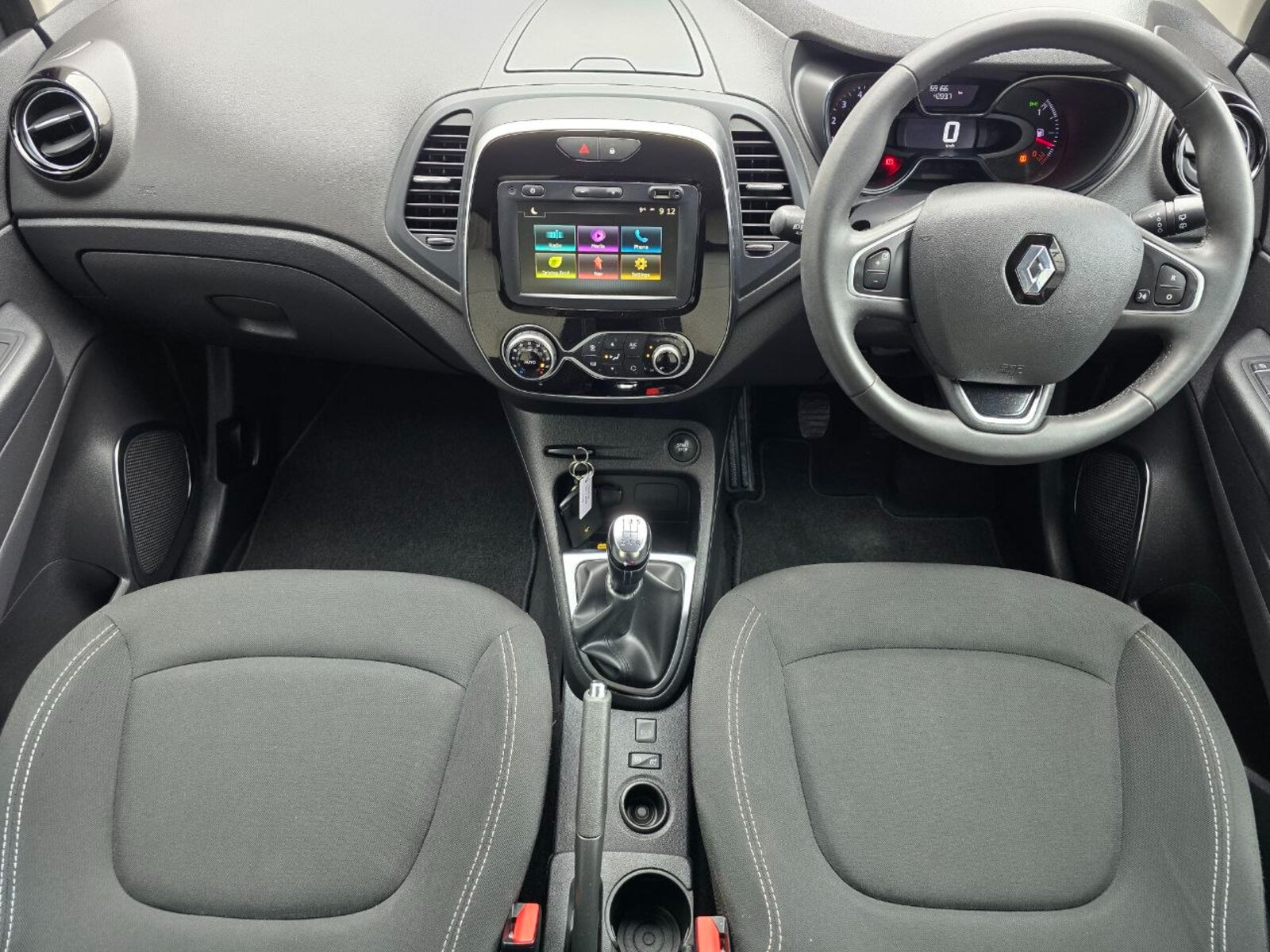 2019 Renault Captur 1.5 dCi 90 ICONIC - Image 12