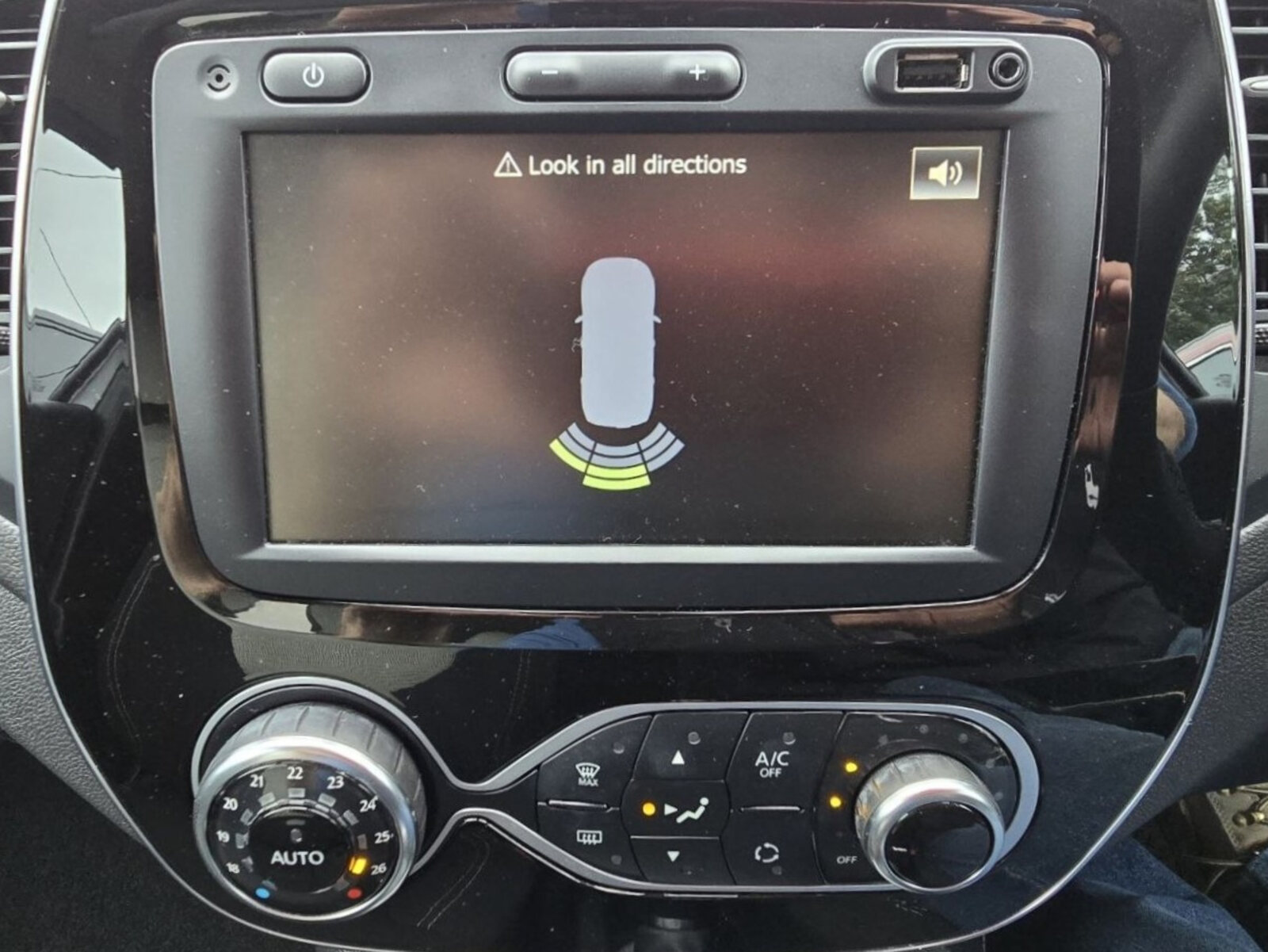 2019 Renault Captur 1.5 dCi 90 ICONIC - Image 15