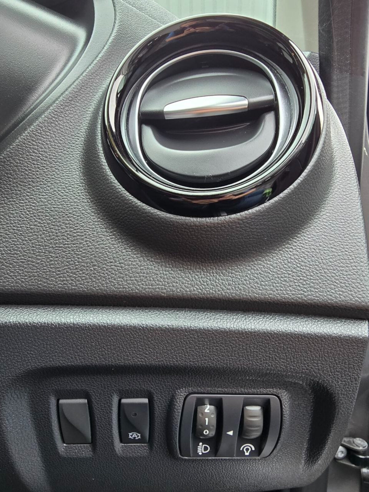 2019 Renault Captur 1.5 dCi 90 ICONIC - Image 17