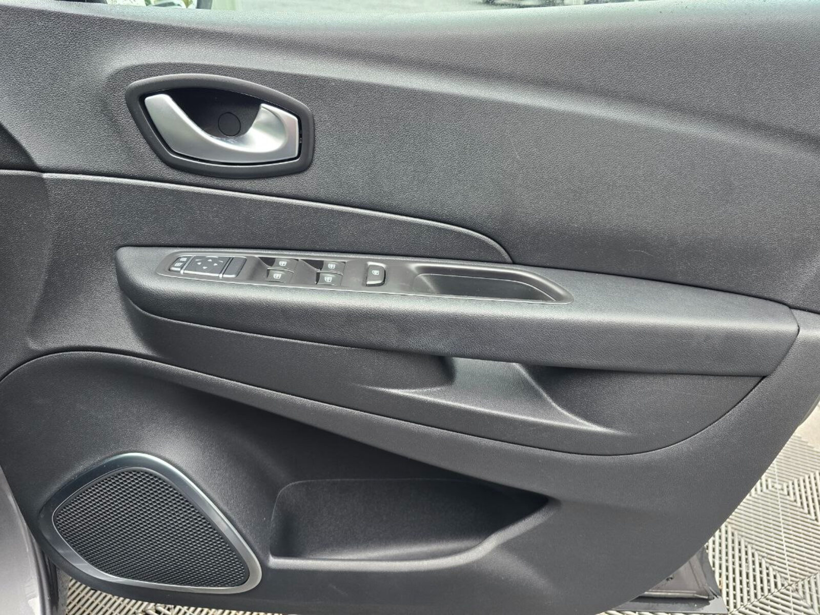 2019 Renault Captur 1.5 dCi 90 ICONIC - Image 18