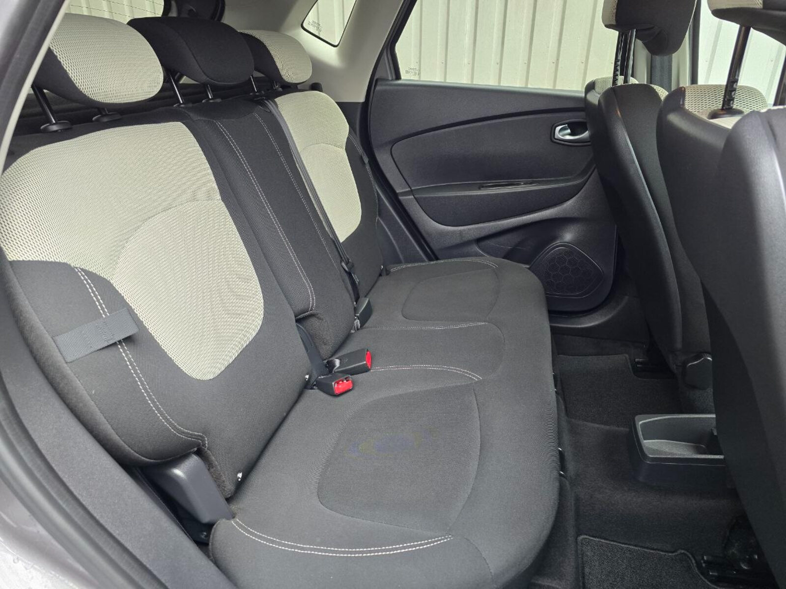 2019 Renault Captur 1.5 dCi 90 ICONIC - Image 20