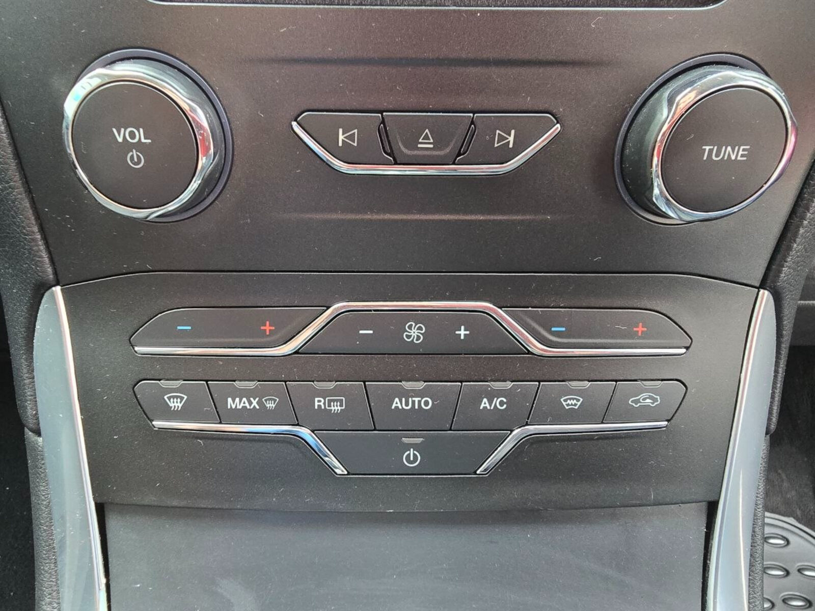 2019 Ford S-Max 2.0 TDCi Titanium - Image 15