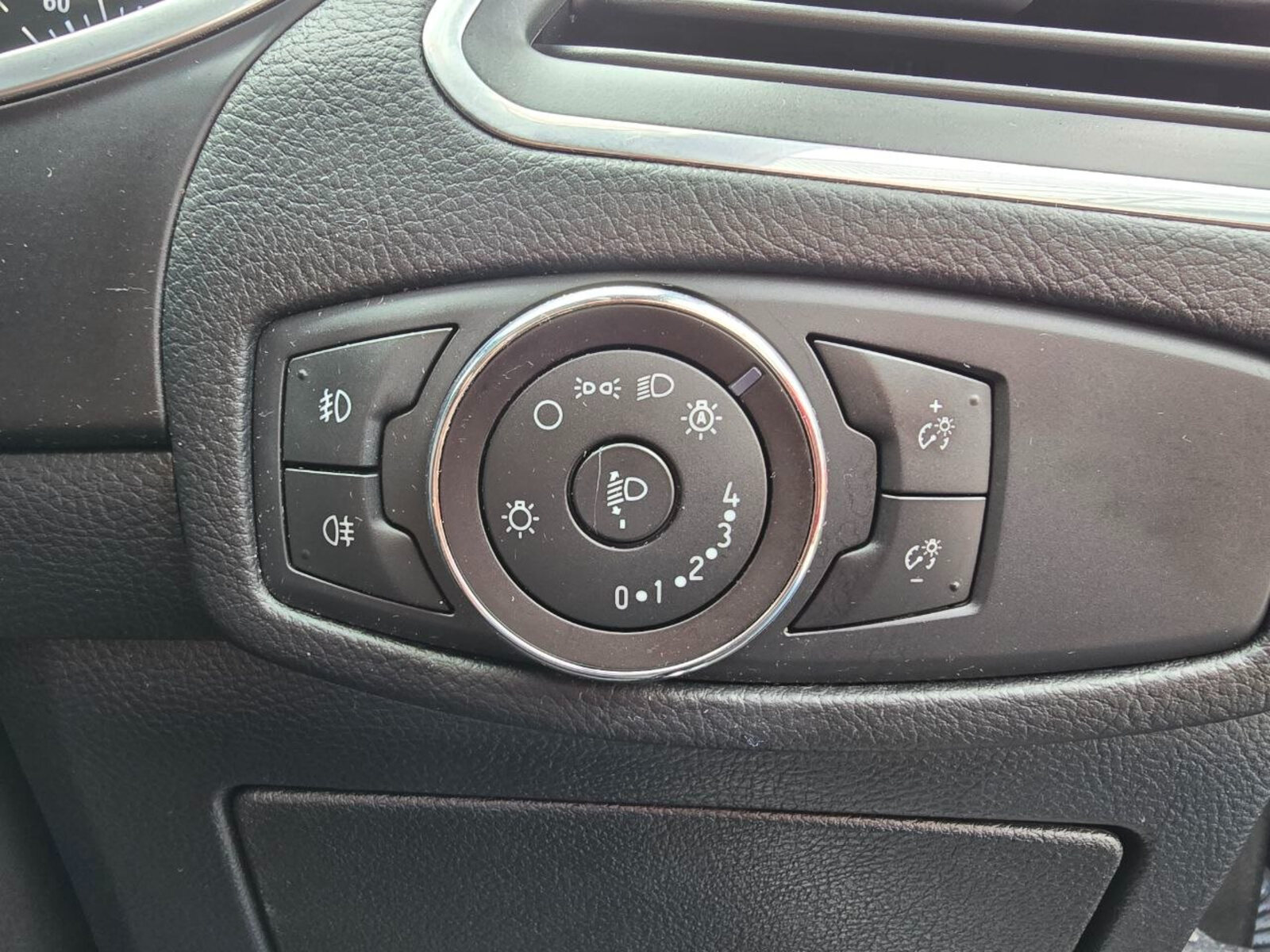 2019 Ford S-Max 2.0 TDCi Titanium - Image 18