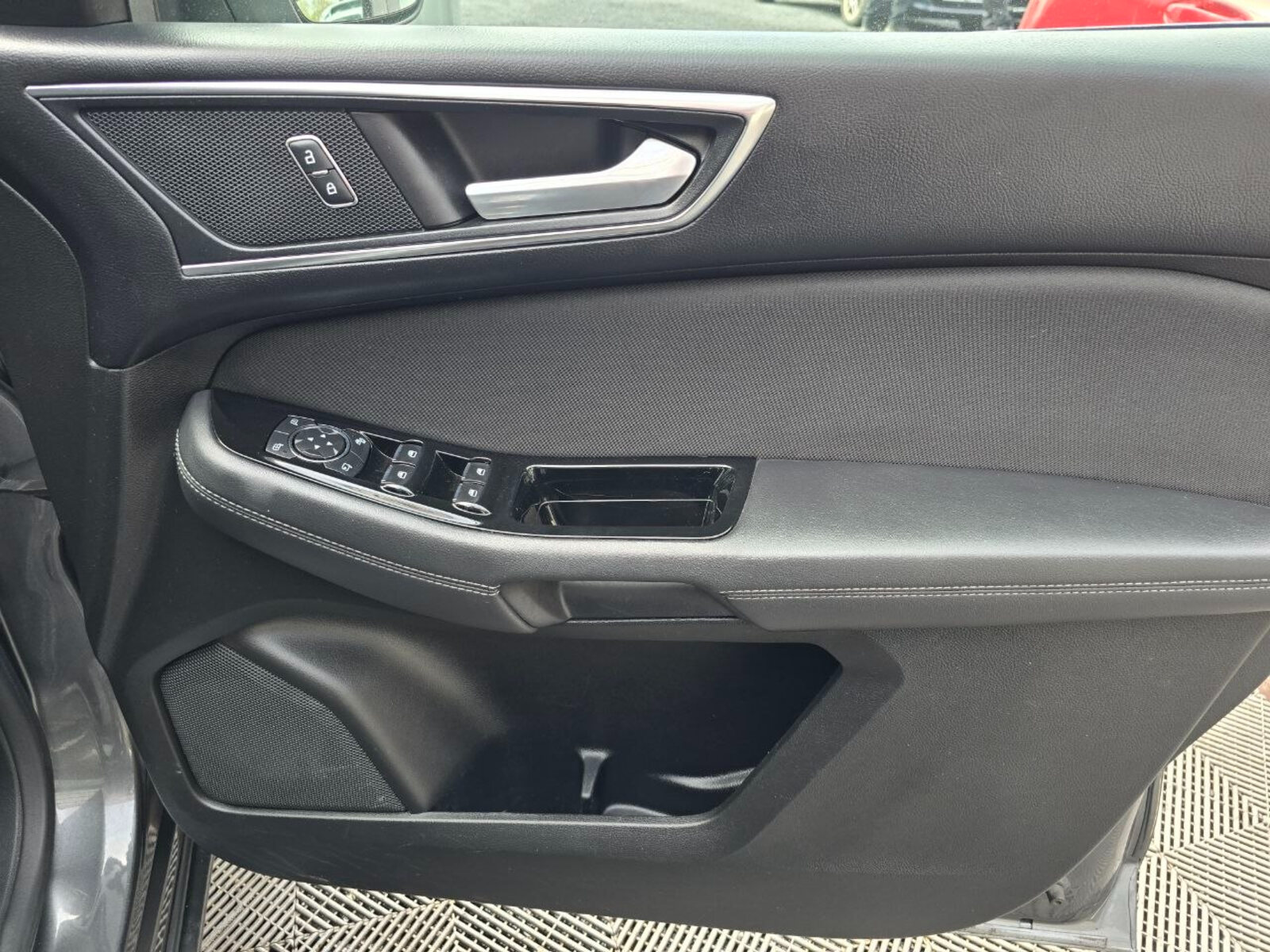 2019 Ford S-Max 2.0 TDCi Titanium - Image 19
