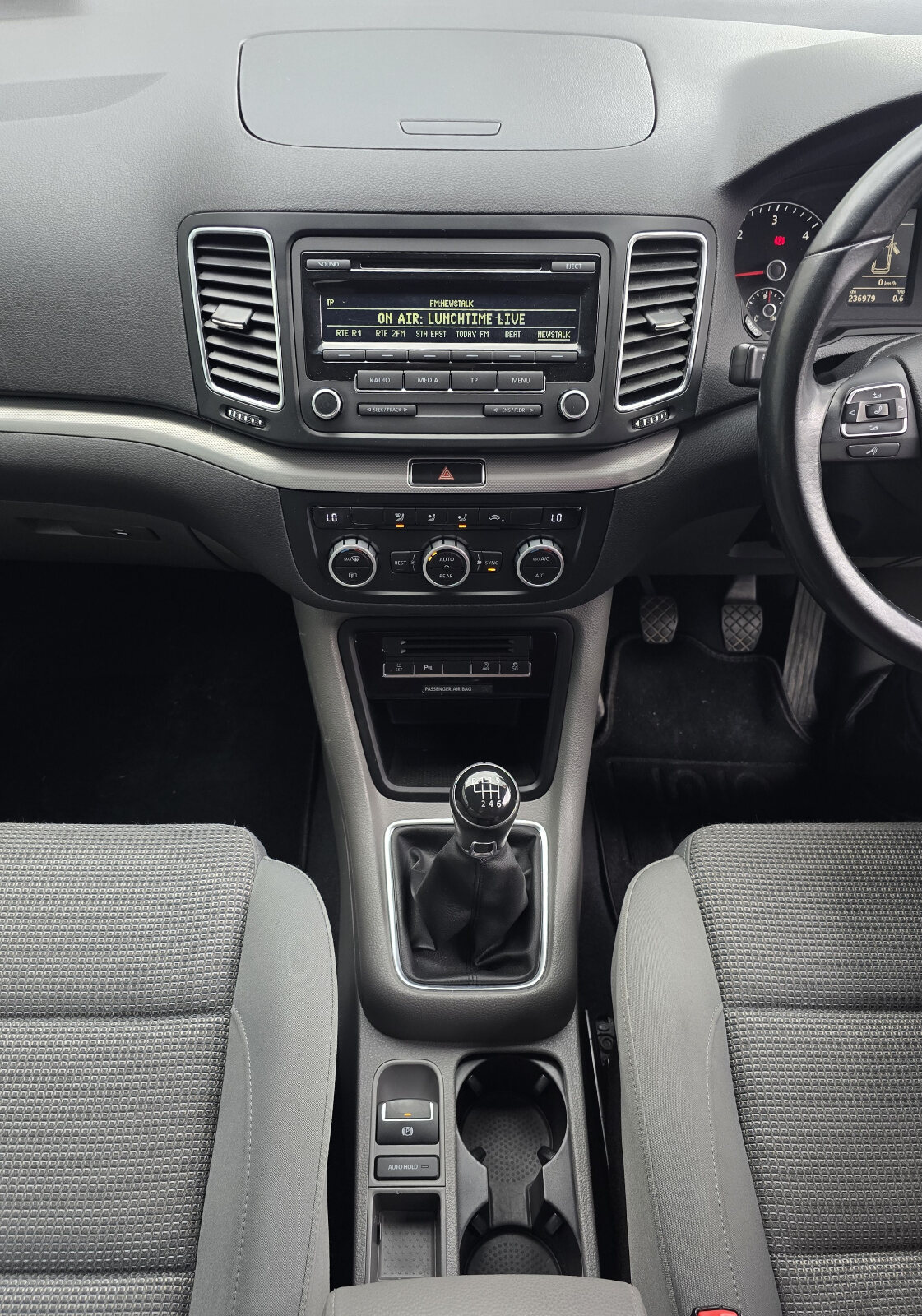 2015 Volkswagen Sharan 2.0TDI - Image 12
