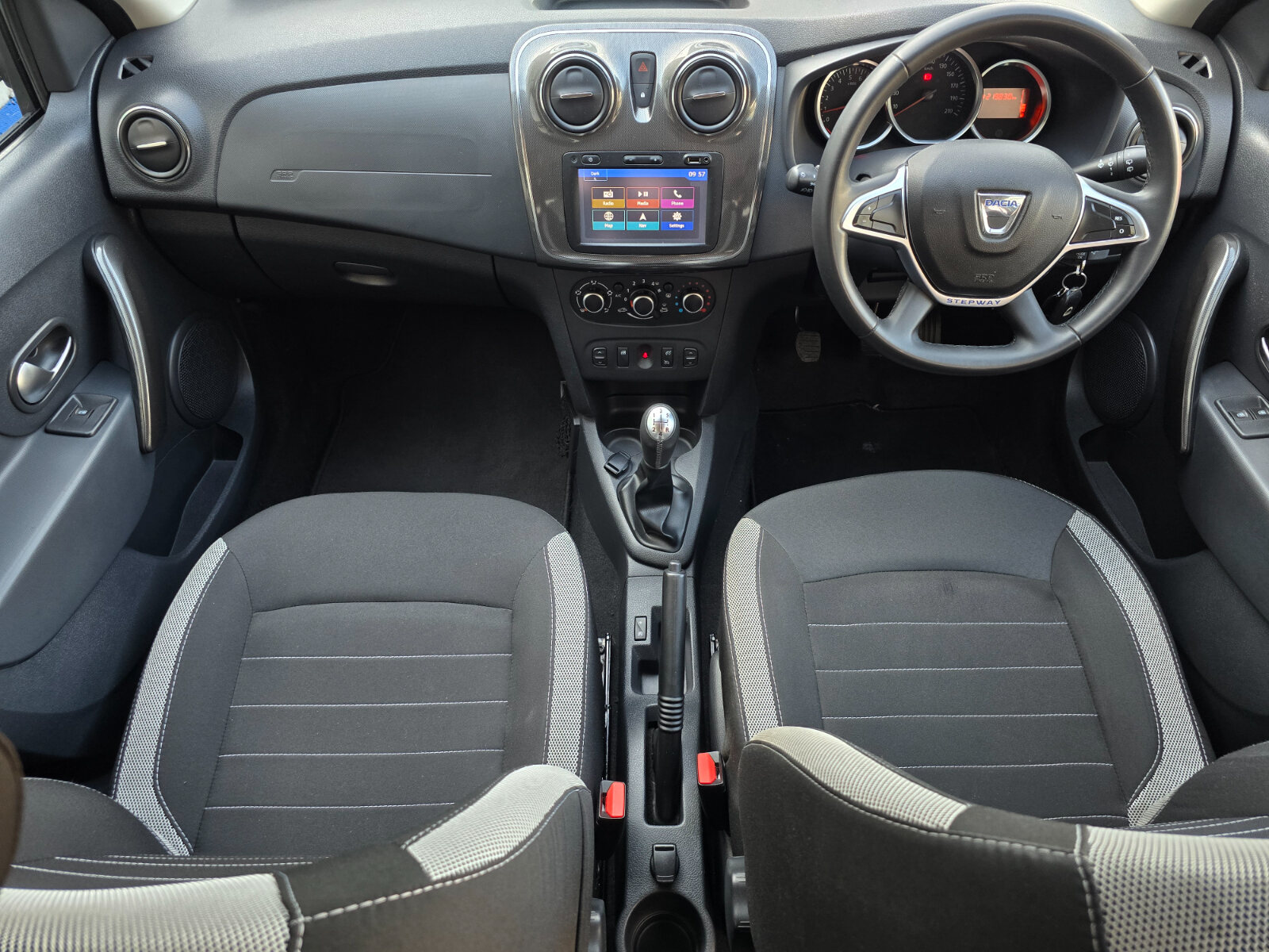 2018 Dacia Sandero Stepway 1.5 dCi SIGNATURE - Image 11