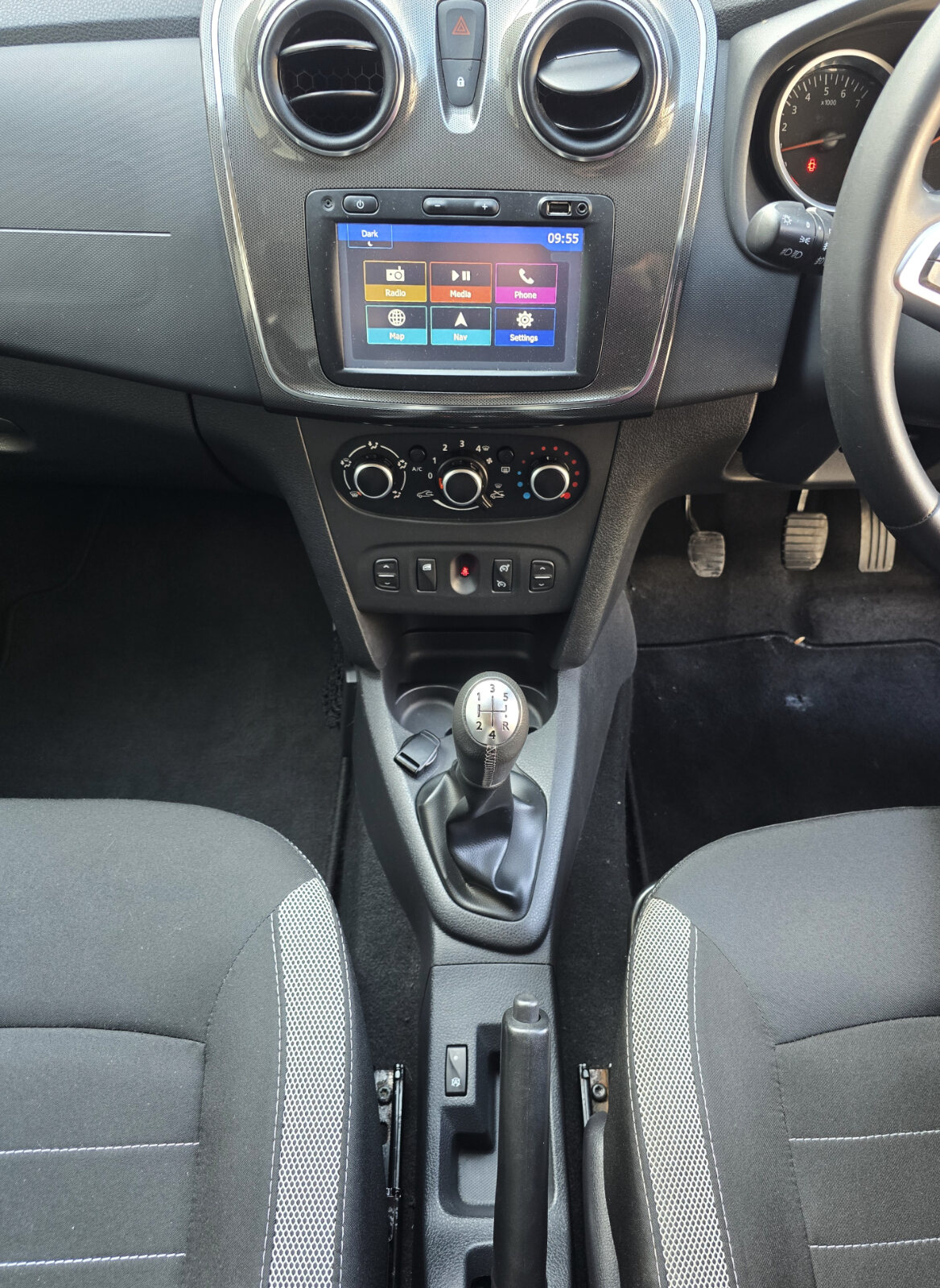 2018 Dacia Sandero Stepway 1.5 dCi SIGNATURE - Image 12
