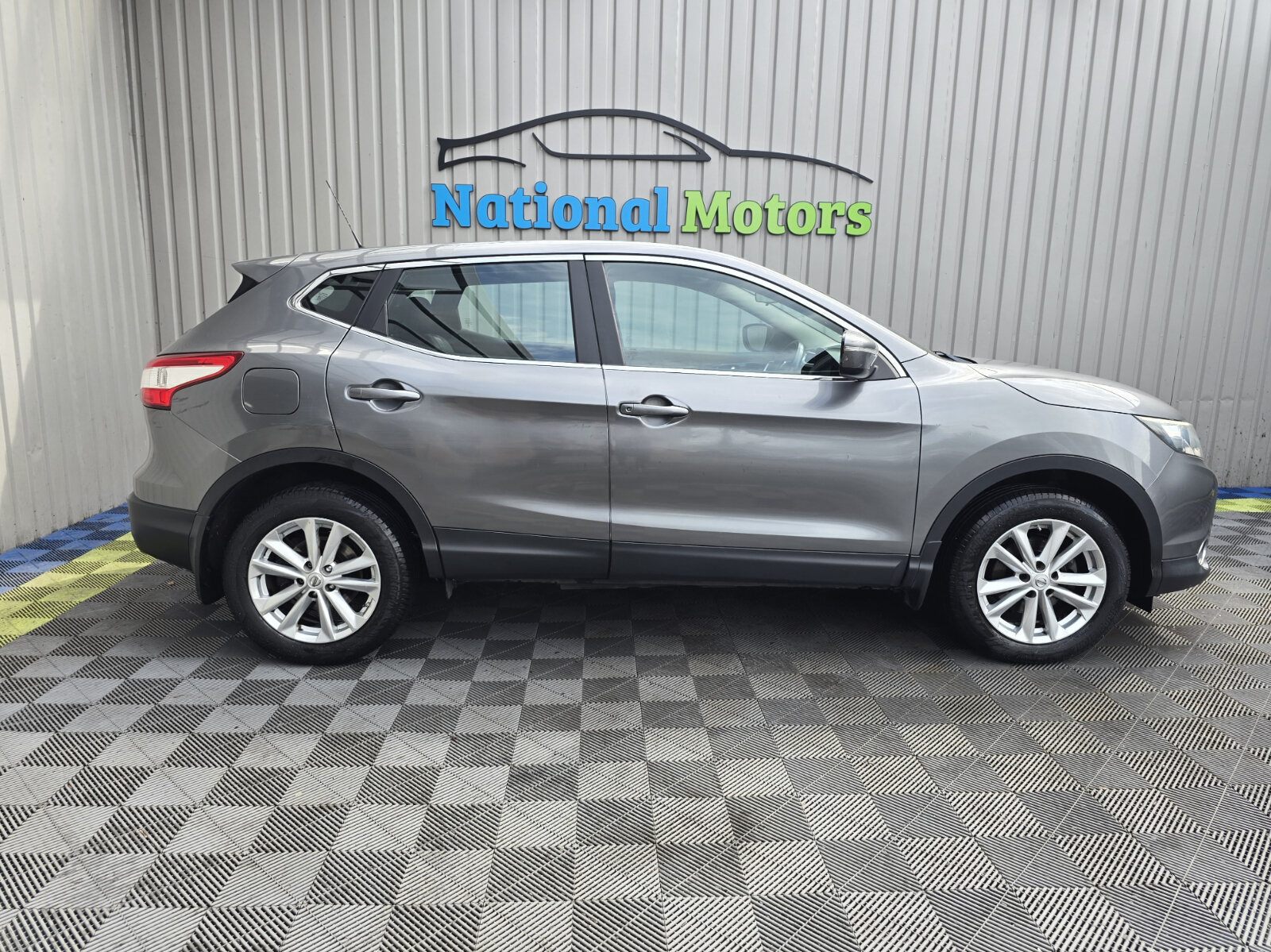 2014 Nissan Qashqai 1.2 PETROL SV - Image 2